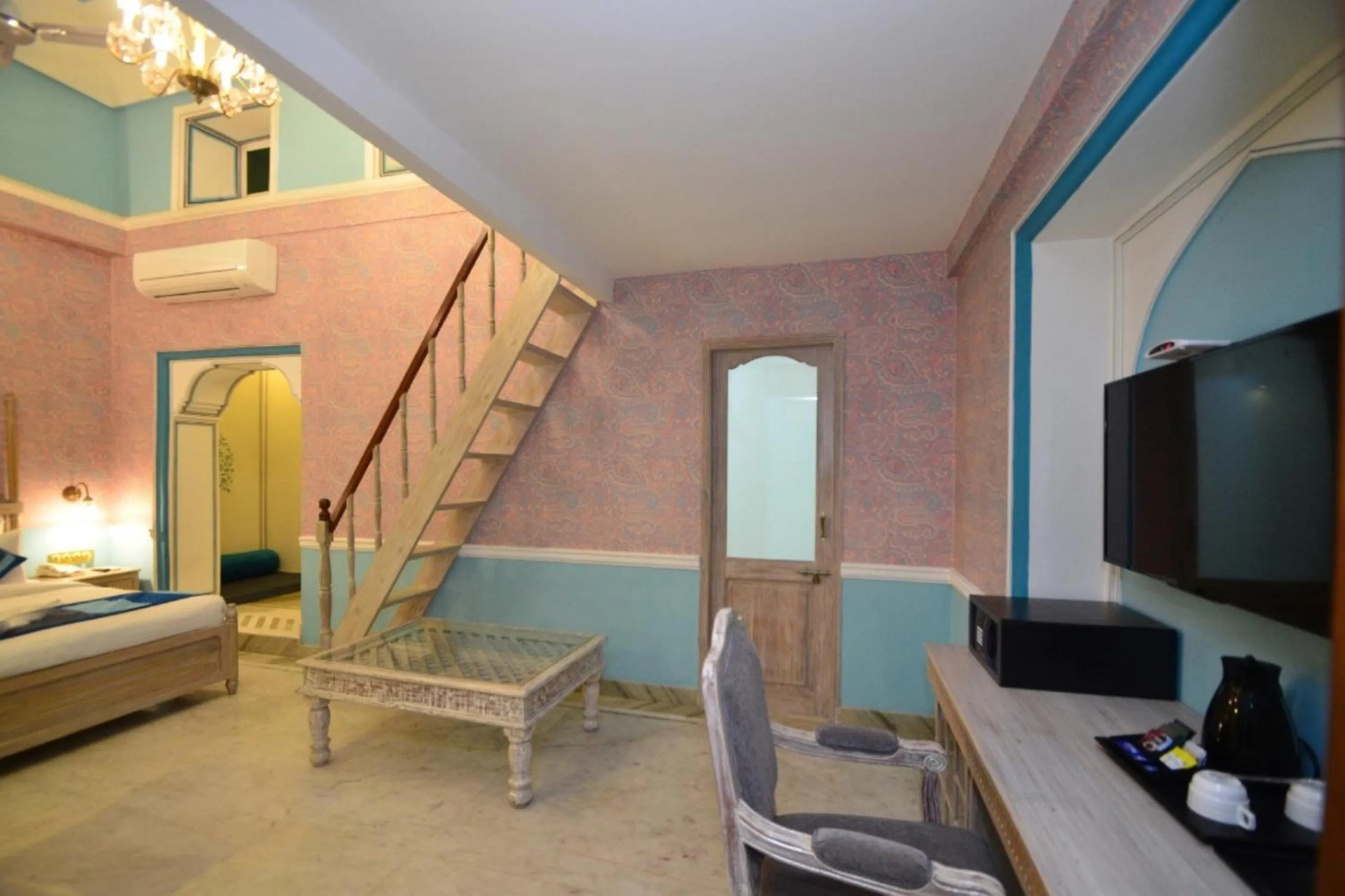 Living room in Nirbana Palace - A Heritage Hotel and Spa