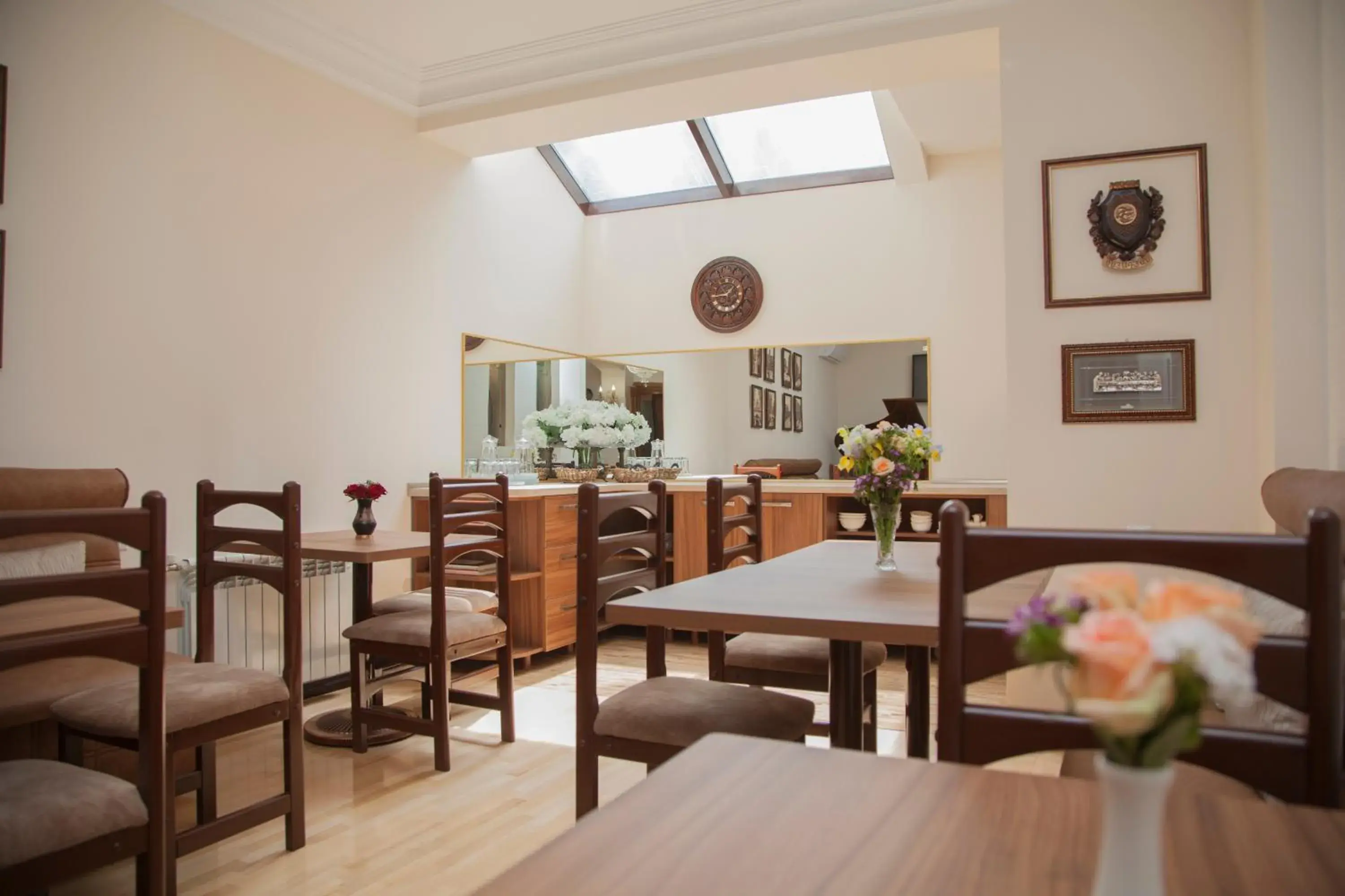 Restaurant/places to eat in Hin Yerevantsi Hotel Restaurant/places to eat in Hin Yerevantsi Hotel