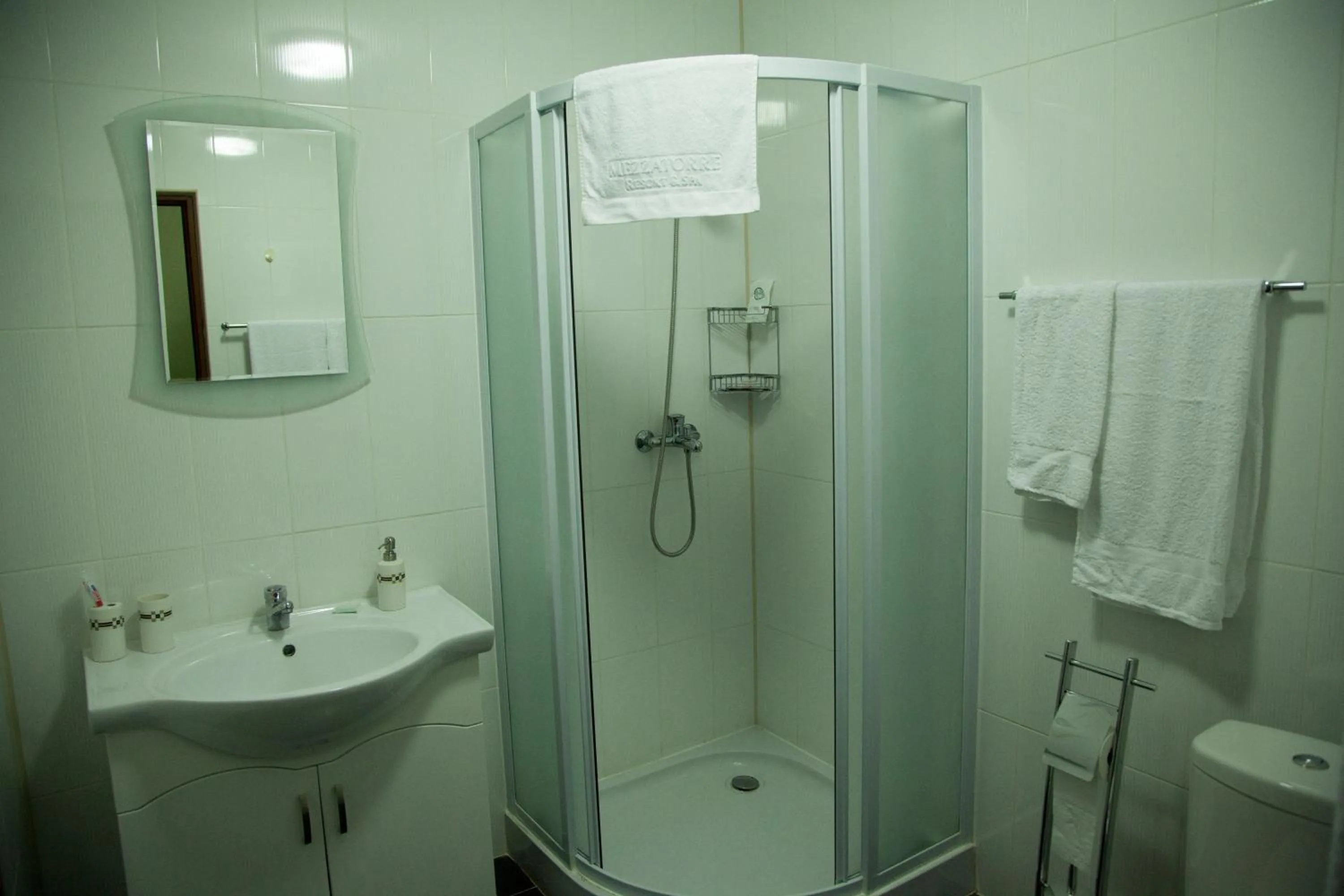 Bathroom in Hin Yerevantsi Hotel