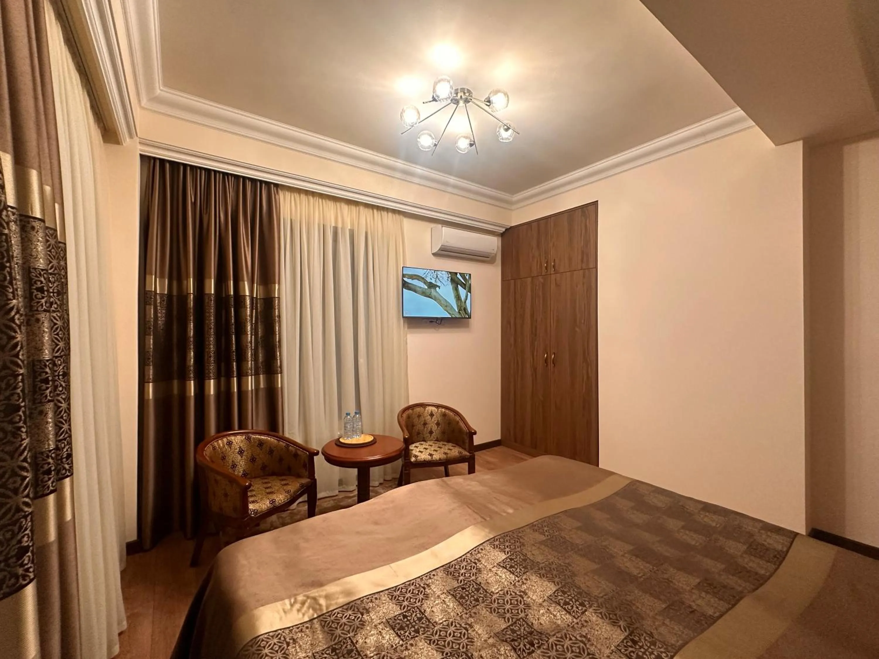 Bed in Hin Yerevantsi Hotel