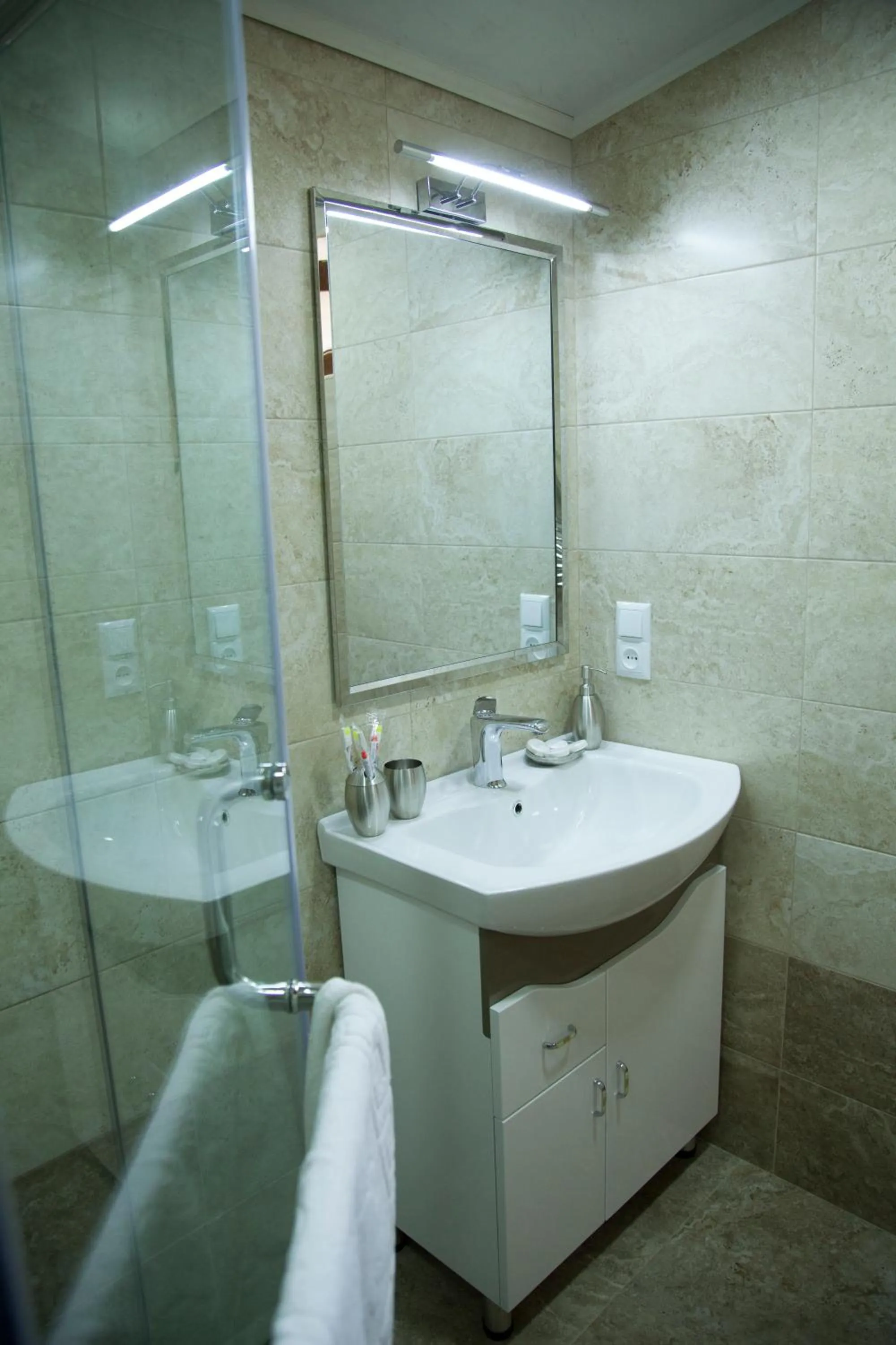 Shower in Hin Yerevantsi Hotel