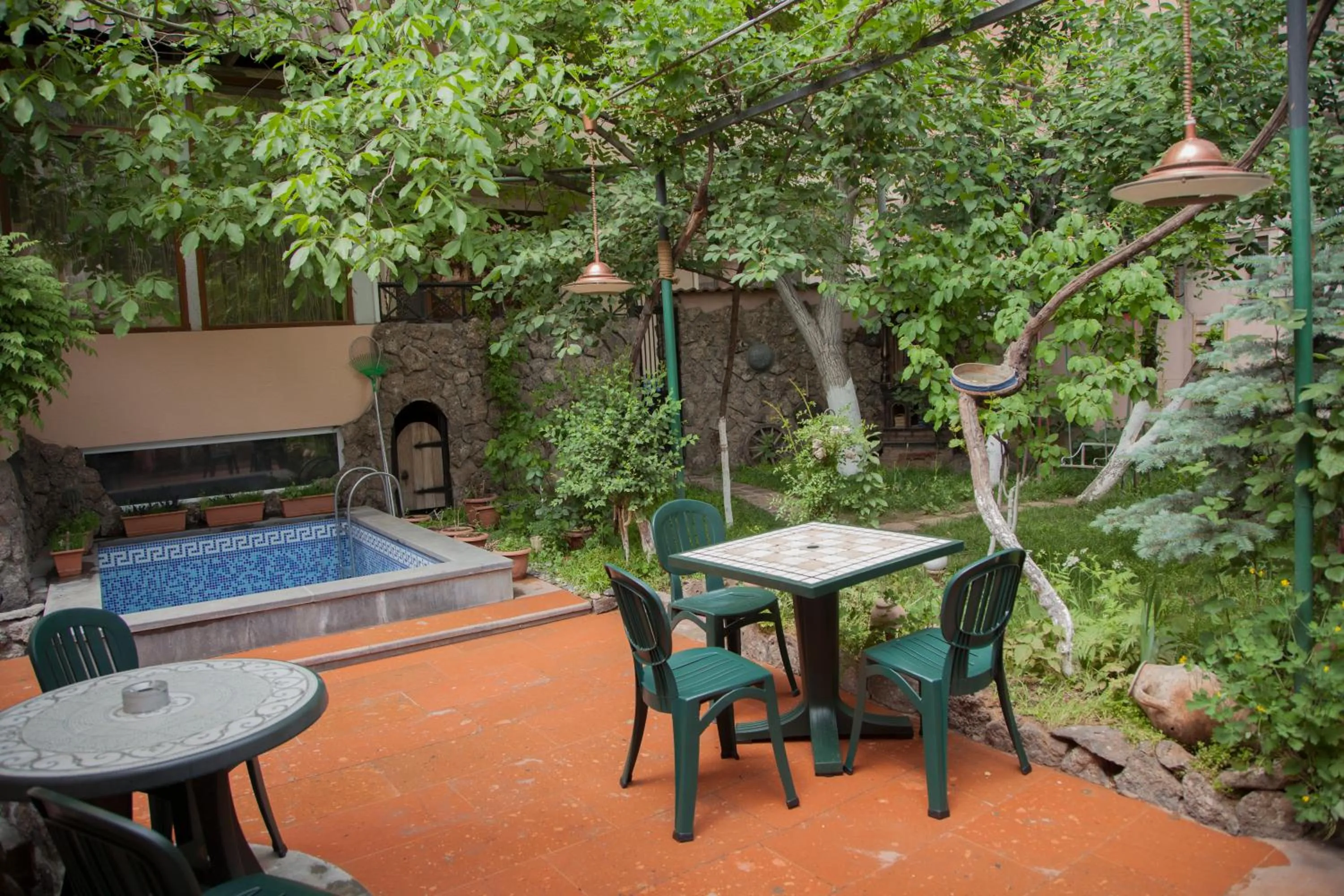 Garden in Hin Yerevantsi Hotel