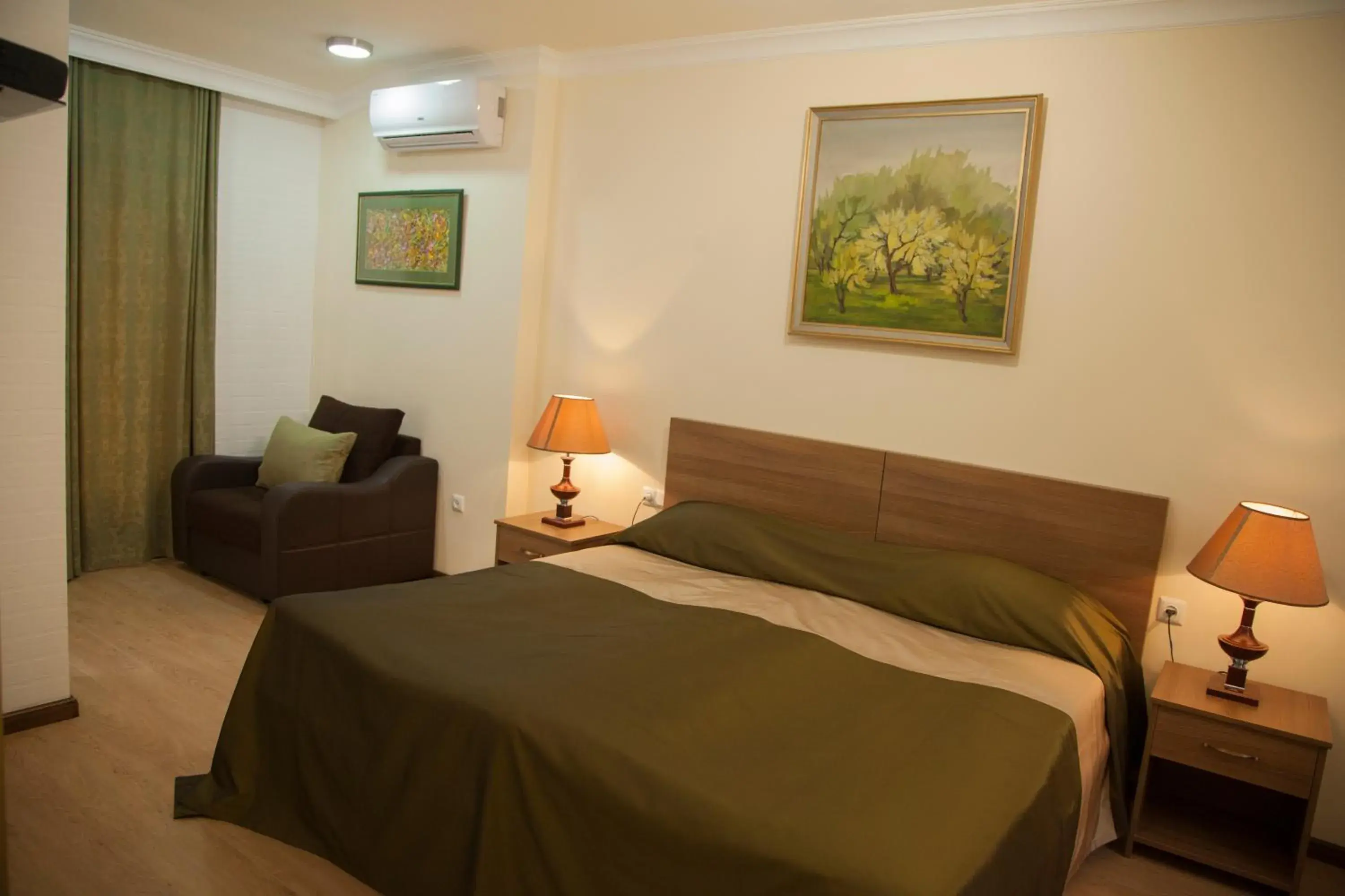 Triple Room in Hin Yerevantsi Hotel Triple Room in Hin Yerevantsi Hotel