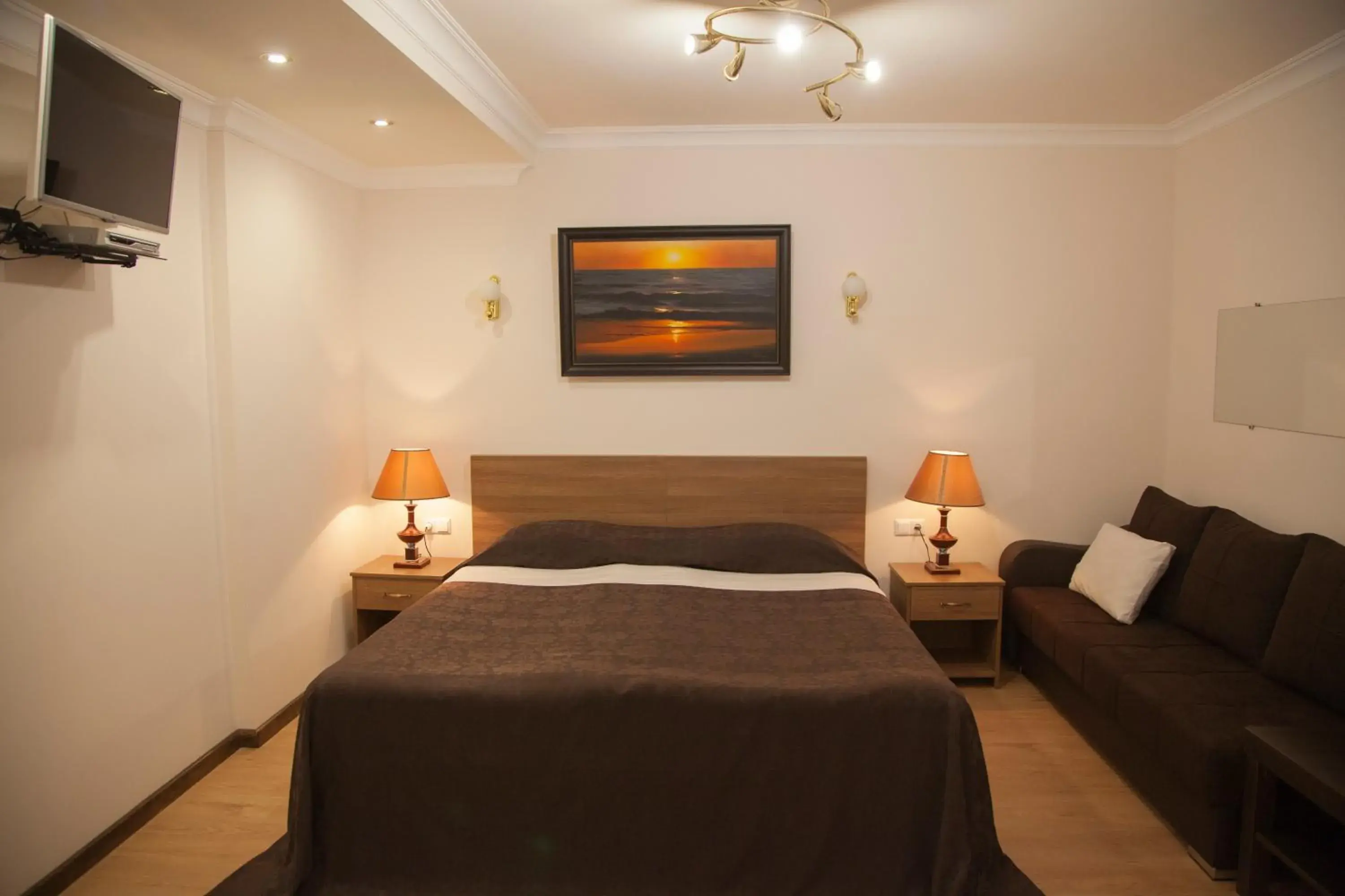 Double or Twin Room with Balcony in Hin Yerevantsi Hotel Double or Twin Room with Balcony in Hin Yerevantsi Hotel