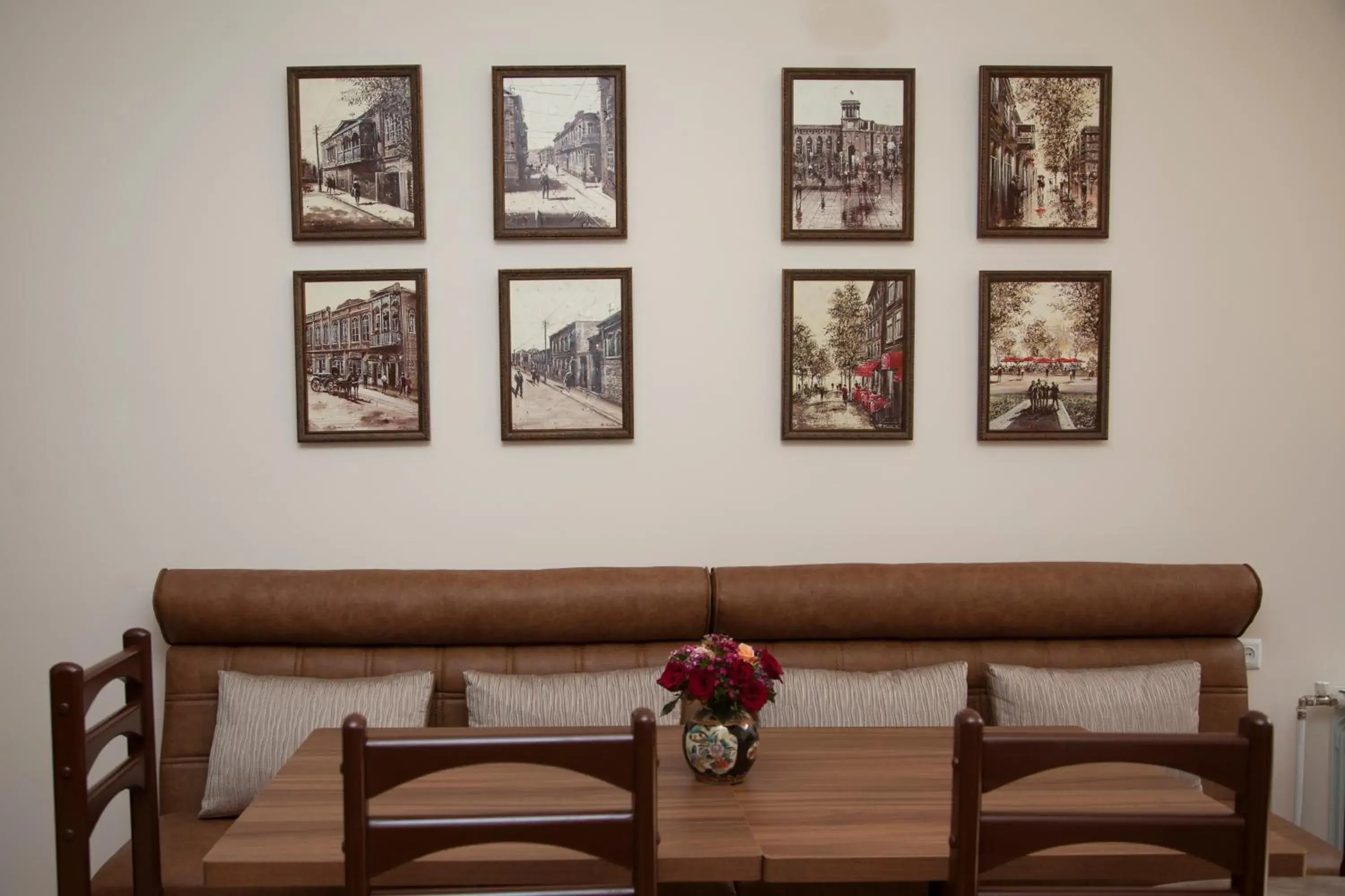 Restaurant/places to eat in Hin Yerevantsi Hotel Restaurant/places to eat in Hin Yerevantsi Hotel