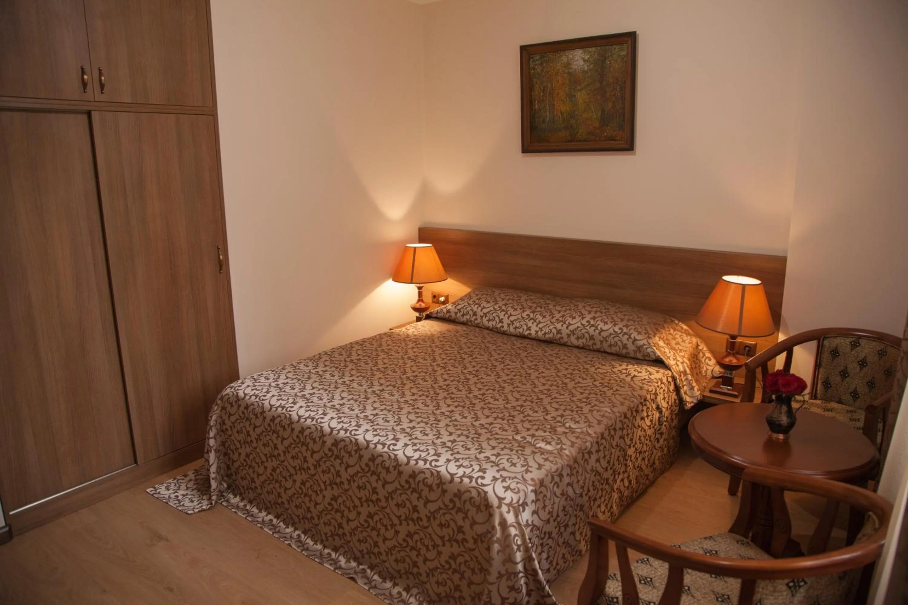 Seating area, Bed in Hin Yerevantsi Hotel