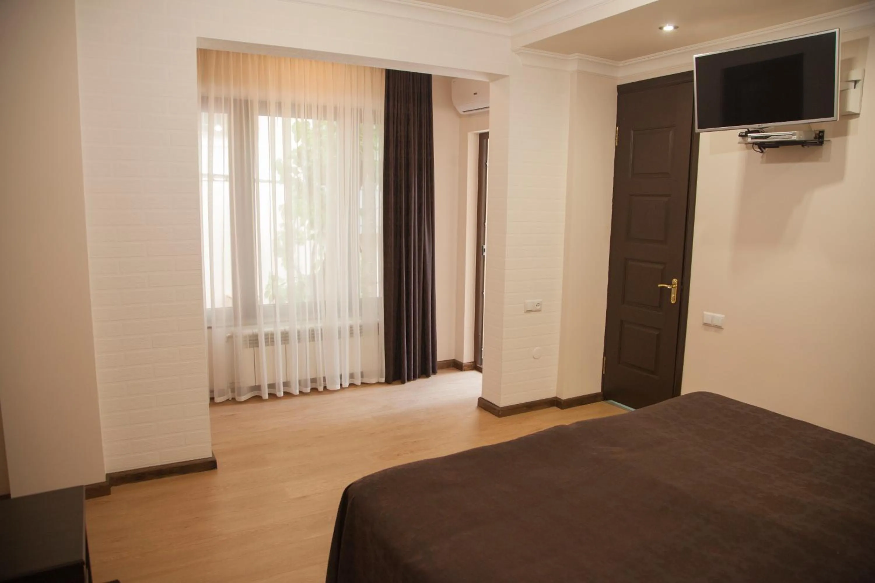 TV and multimedia, Bed in Hin Yerevantsi Hotel