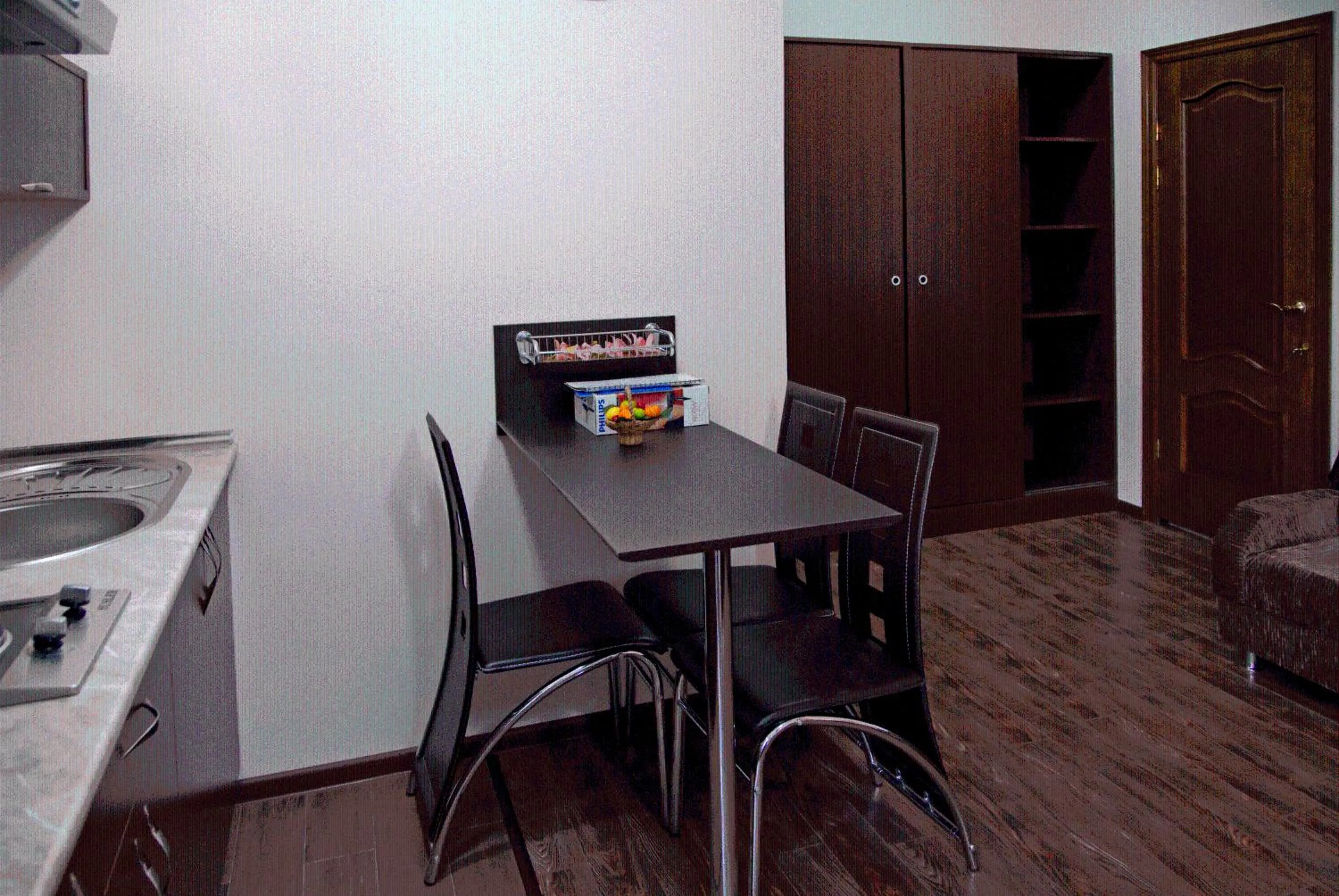 Dining area in Hin Yerevantsi Hotel