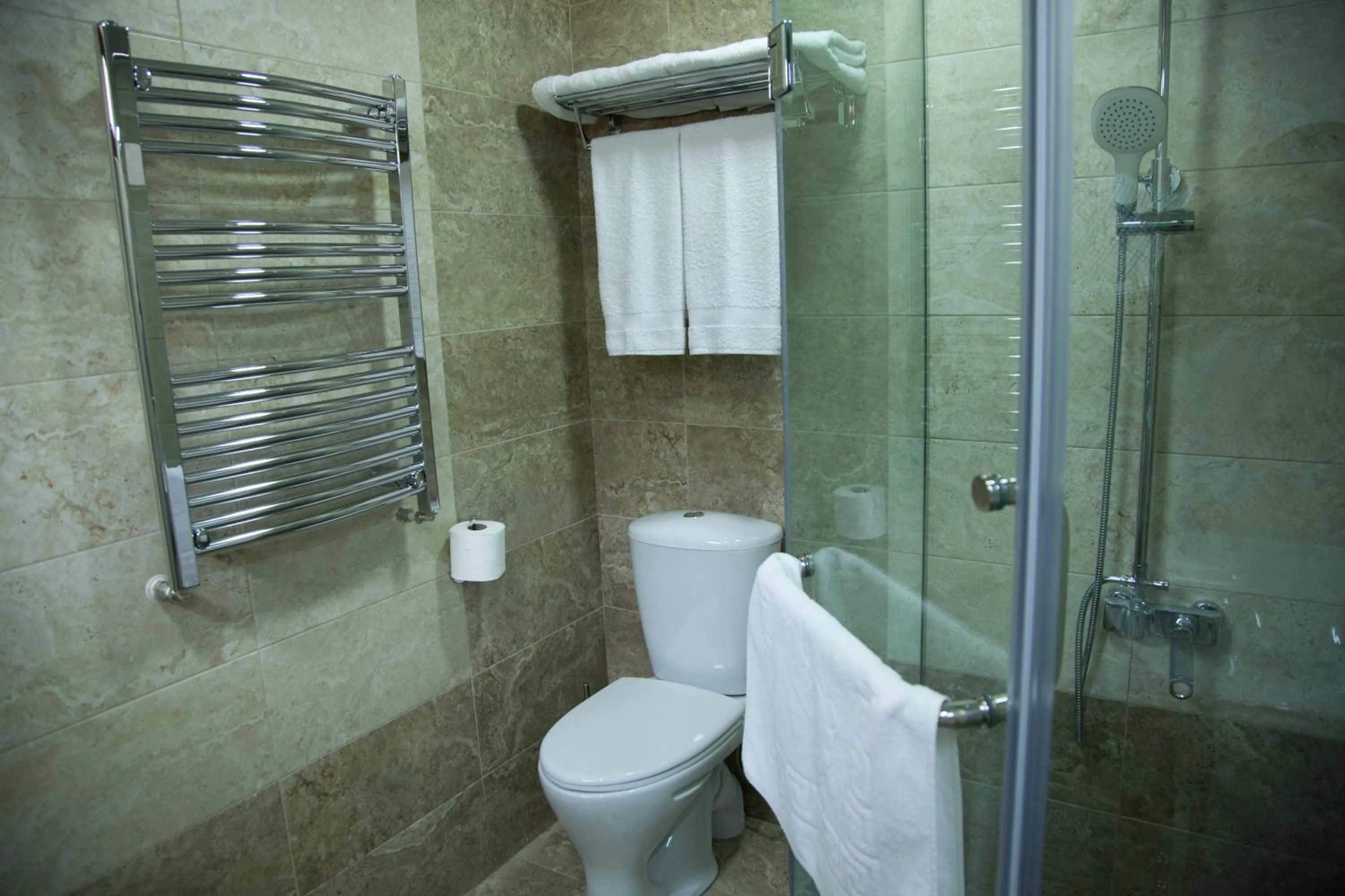 Shower in Hin Yerevantsi Hotel