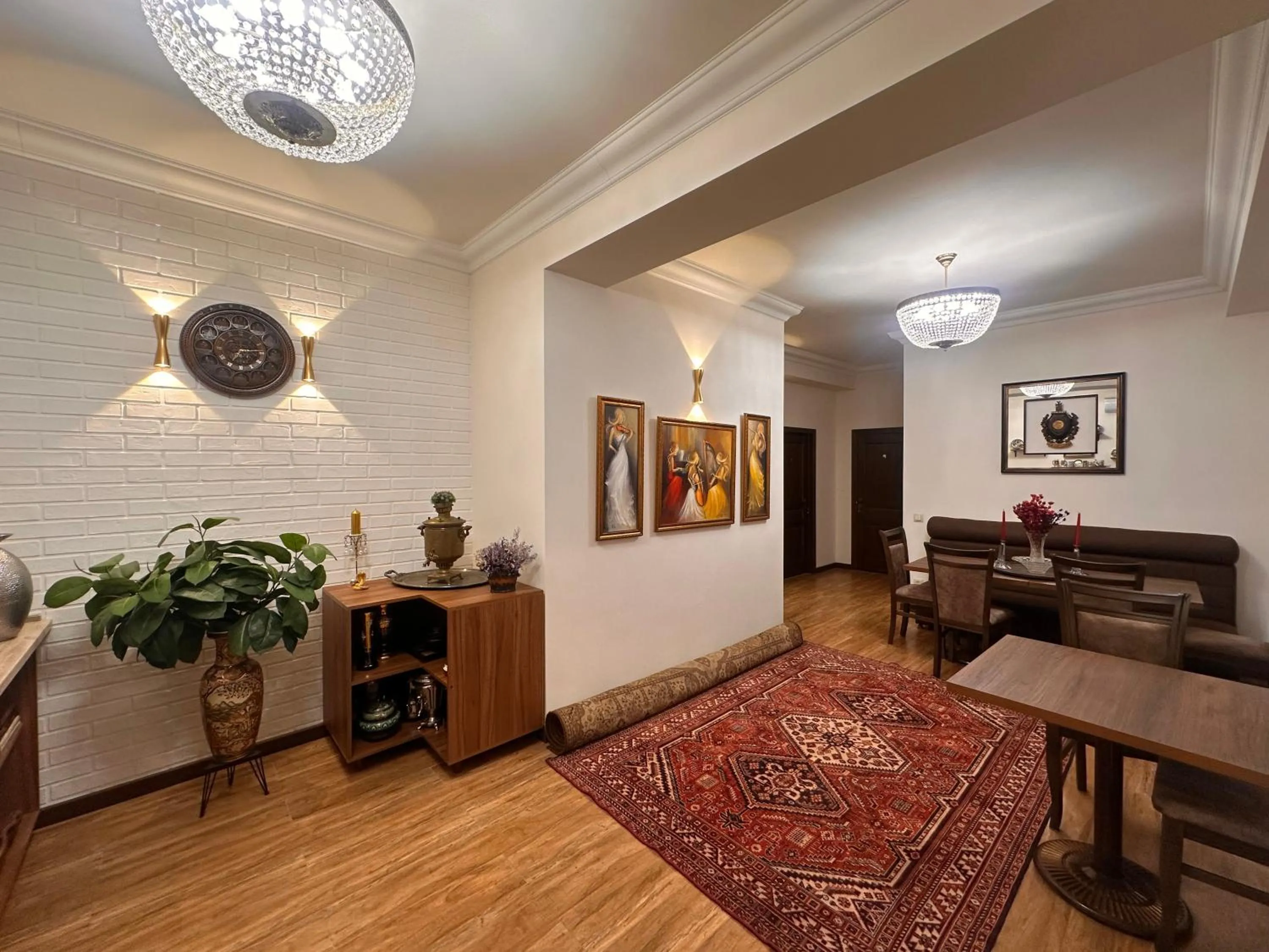 Restaurant/places to eat in Hin Yerevantsi Hotel