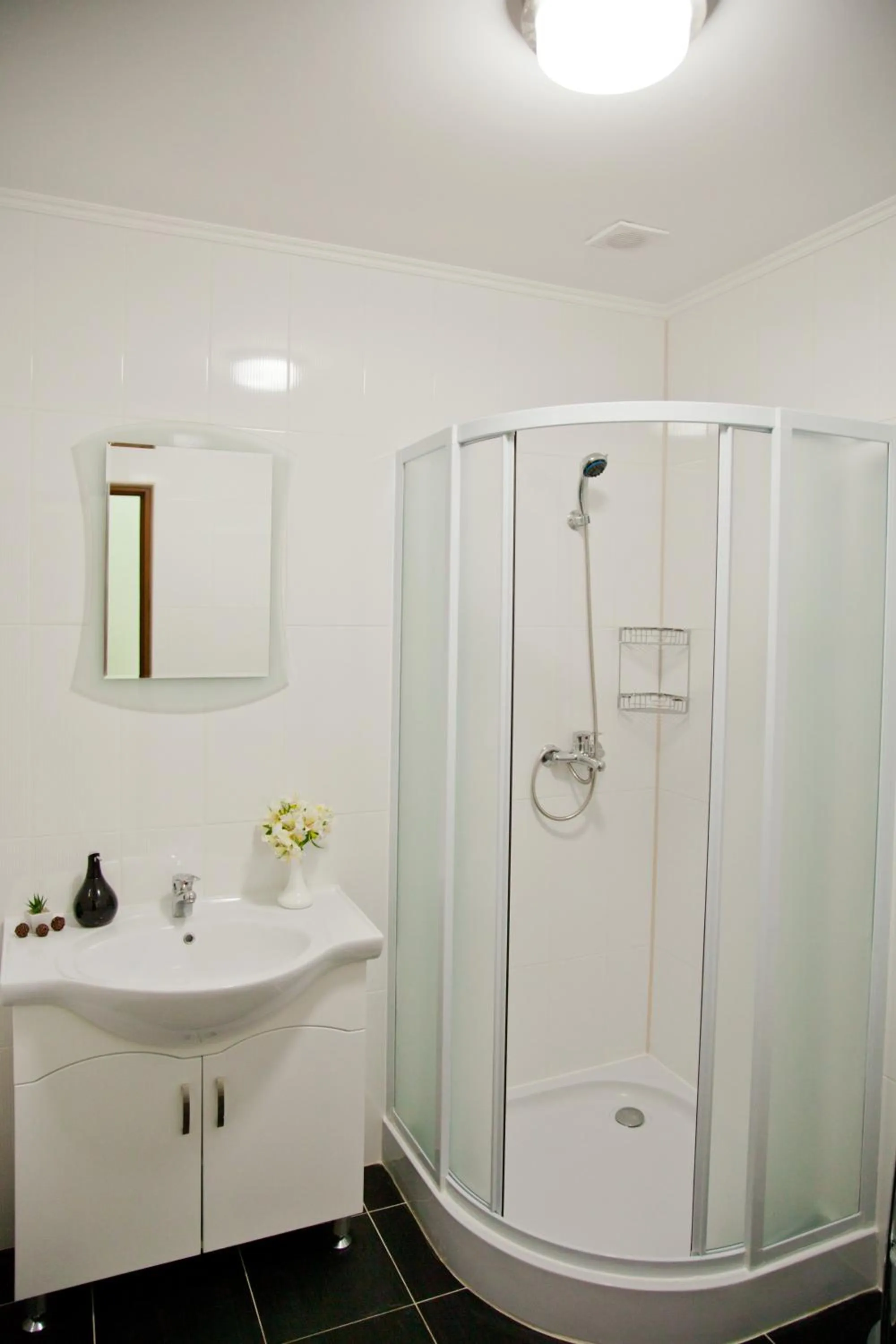 Shower in Hin Yerevantsi Hotel