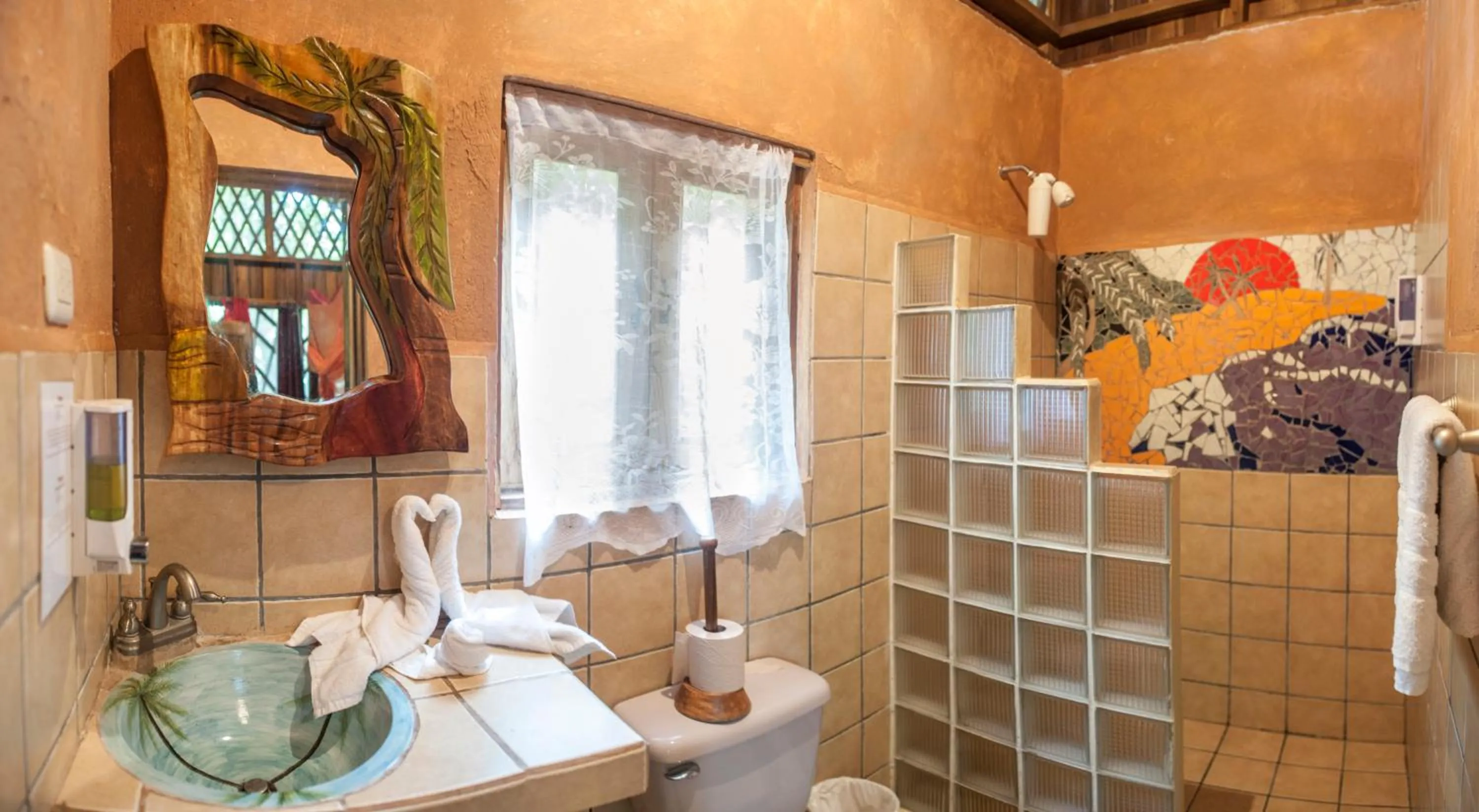 Bathroom in Tierra de Sueños Lodge & Wellness Center