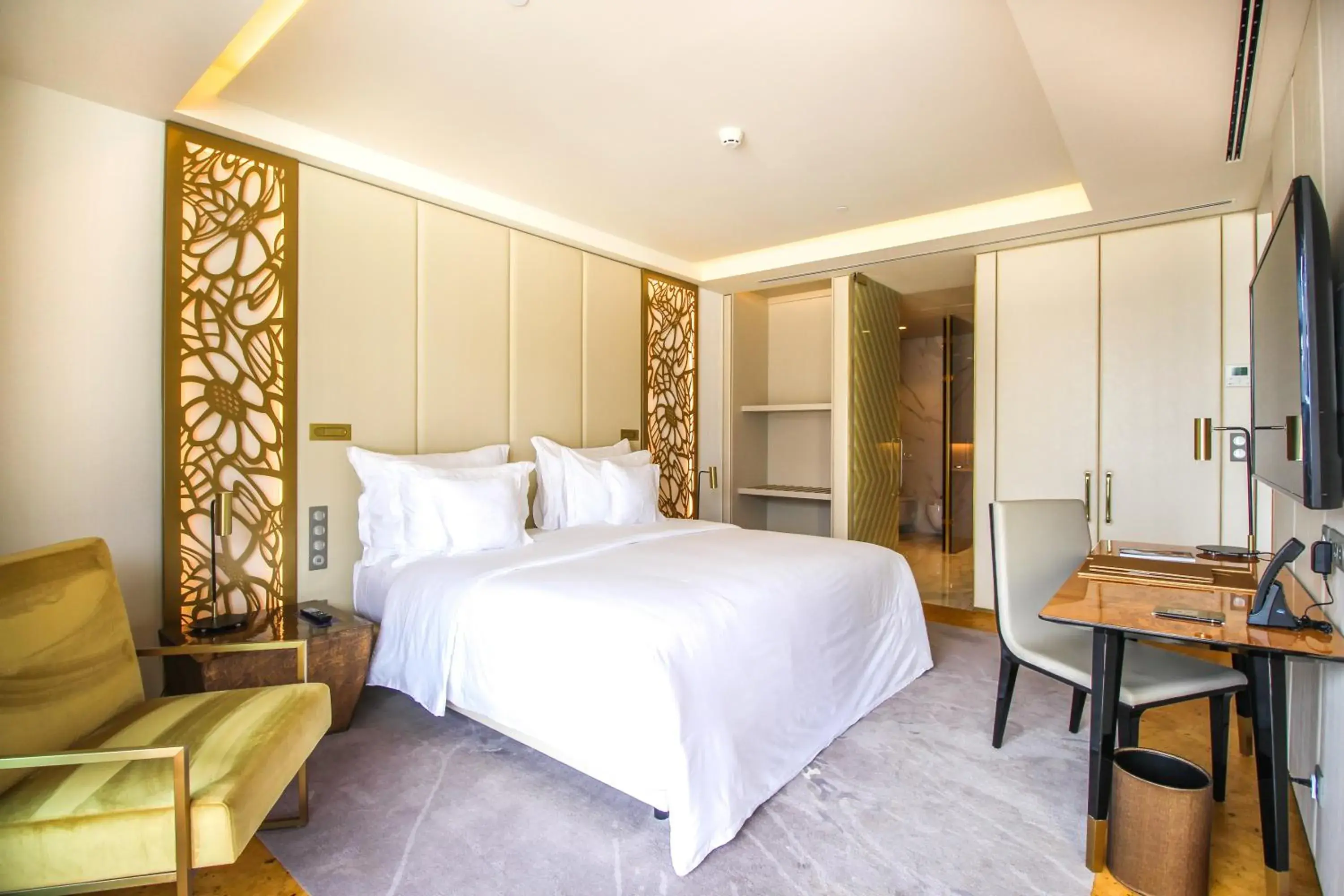 Photo of the whole room, Bed in Savoy Palace - The Leading Hotels of the World - Savoy Signature Photo of the whole room, Bed in Savoy Palace - The Leading Hotels of the World - Savoy Signature