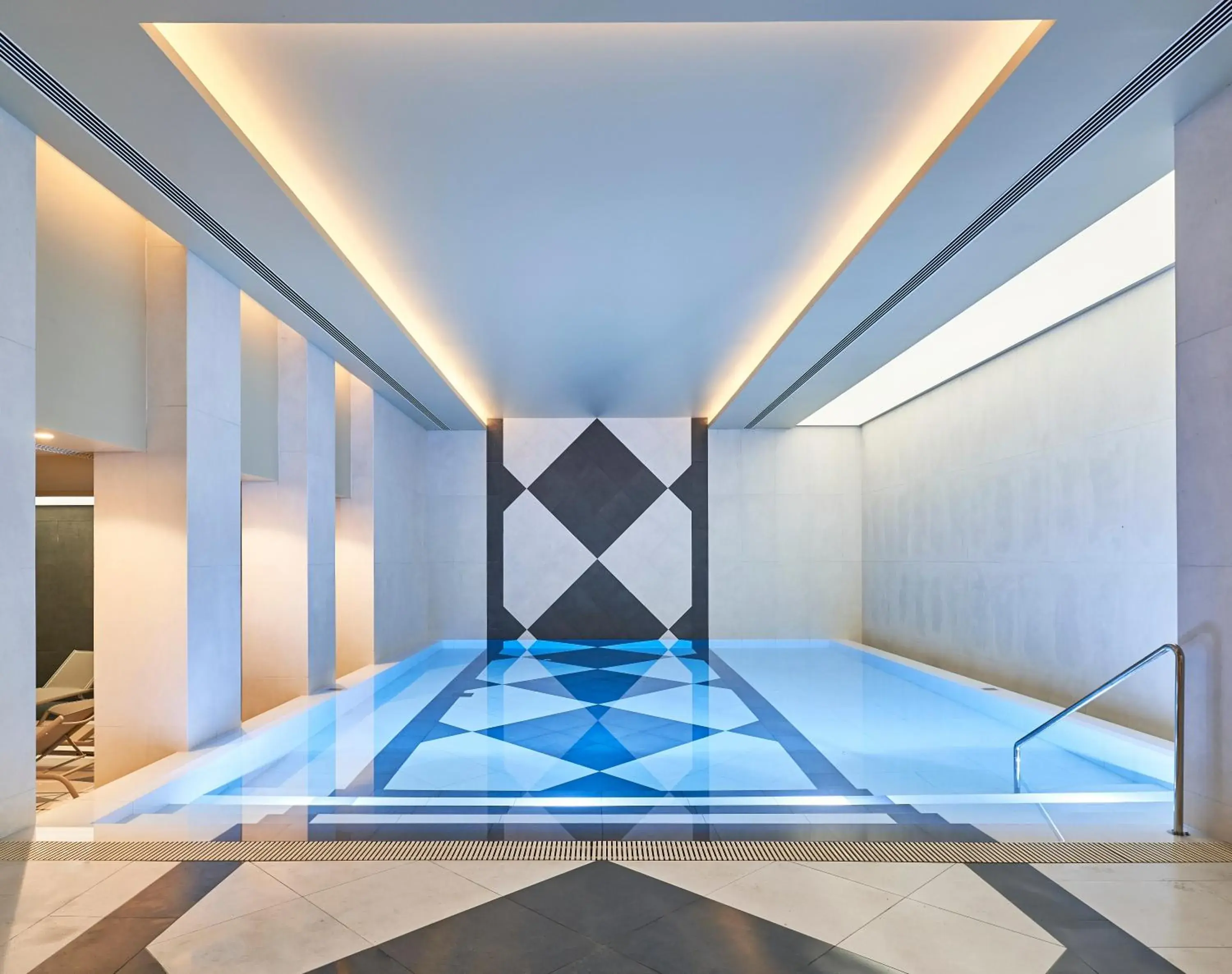 Swimming pool in Savoy Palace - The Leading Hotels of the World - Savoy Signature Swimming pool in Savoy Palace - The Leading Hotels of the World - Savoy Signature