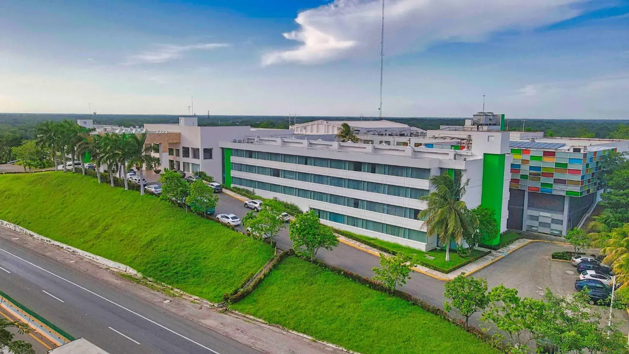 Property building in Holiday Inn - Villahermosa Aeropuerto by IHG Property building in Holiday Inn - Villahermosa Aeropuerto by IHG