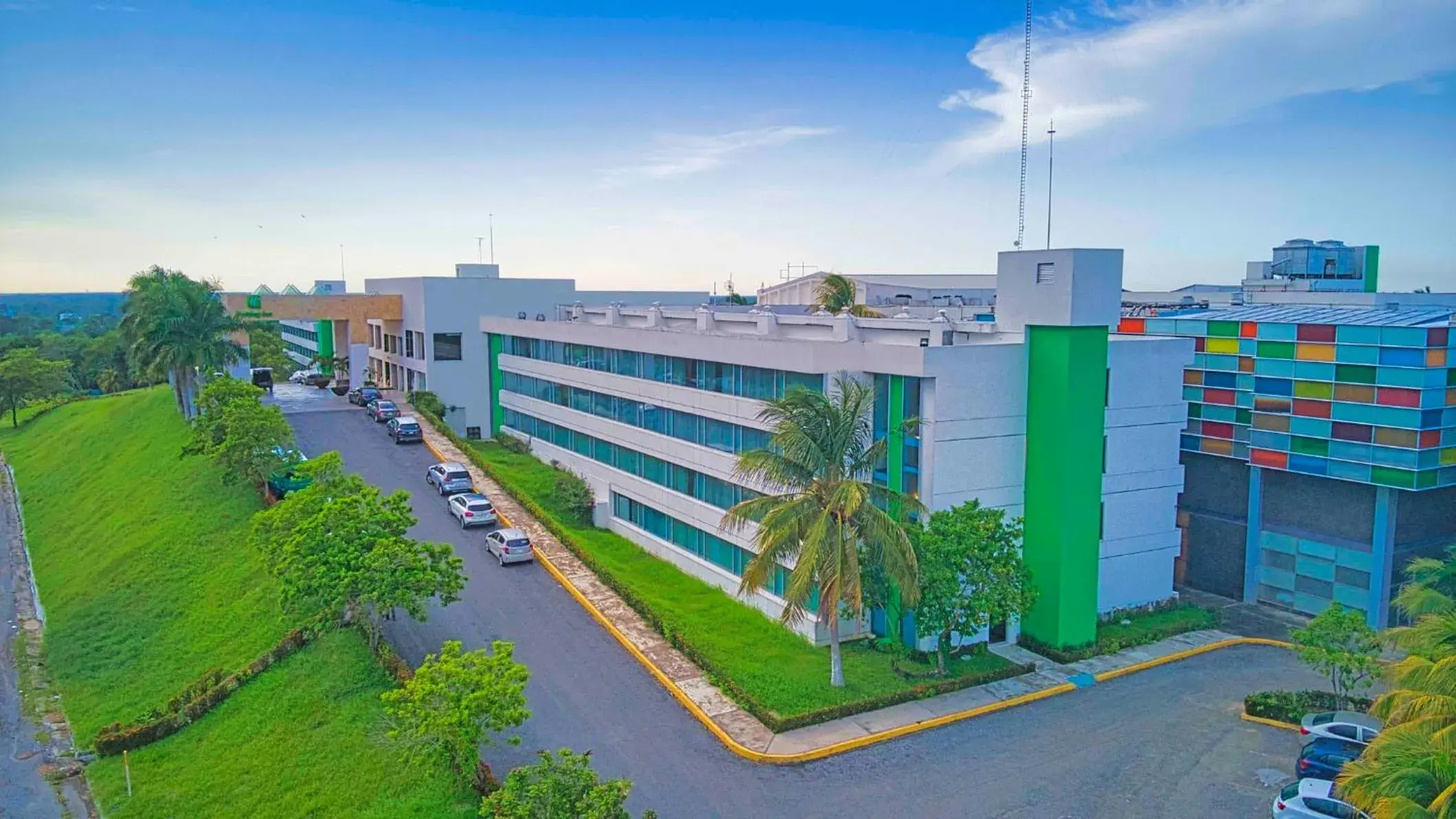 Property building in Holiday Inn - Villahermosa Aeropuerto by IHG Property building in Holiday Inn - Villahermosa Aeropuerto by IHG