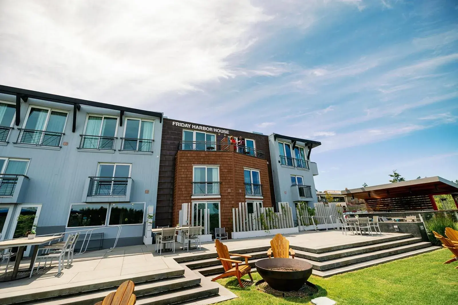 Property building in Friday Harbor House Property building in Friday Harbor House