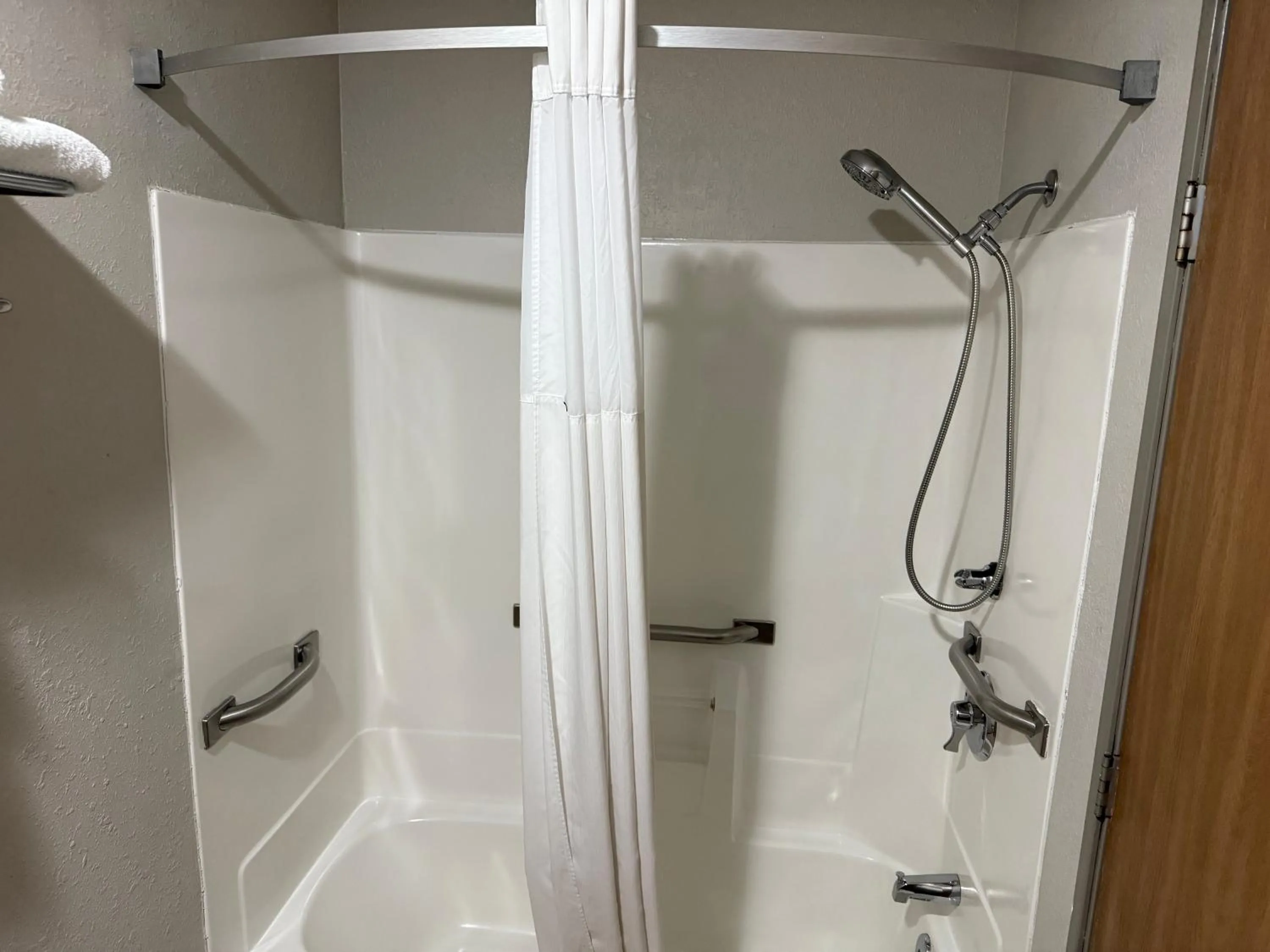 Shower in Days Inn by Wyndham Muncie -Ball State University