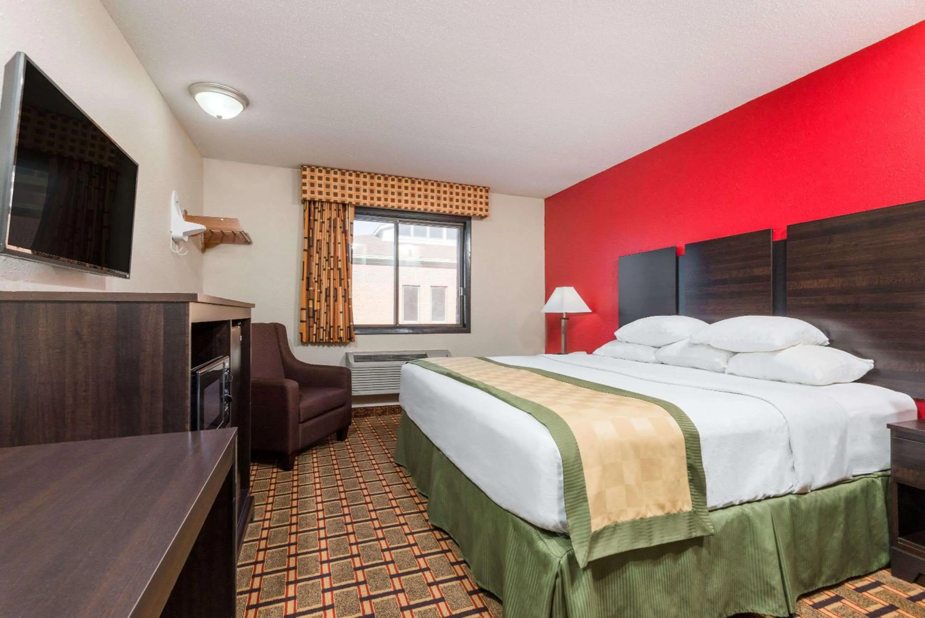 Bedroom, Bed in Days Inn by Wyndham Muncie -Ball State University