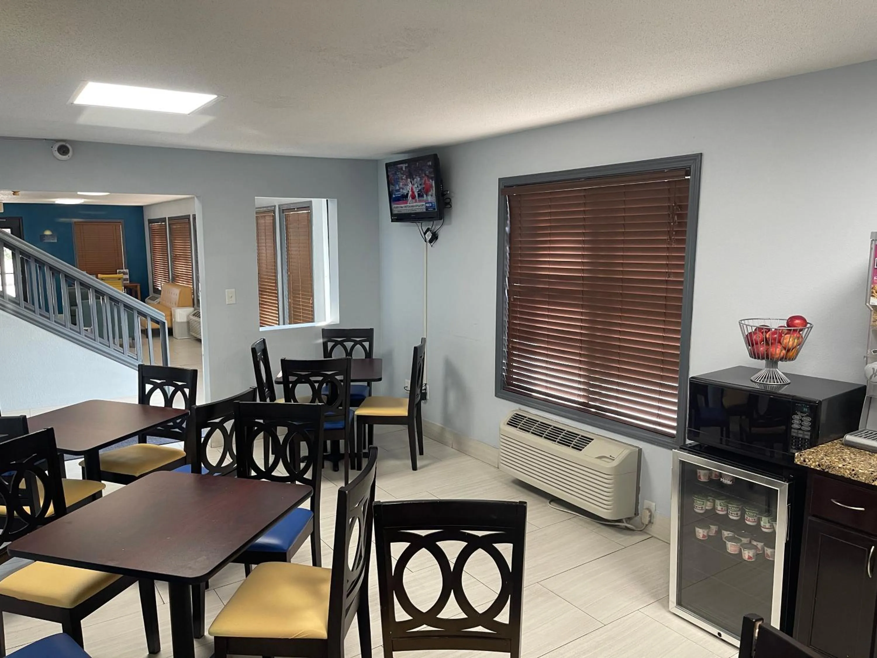 Breakfast in Days Inn by Wyndham Muncie -Ball State University