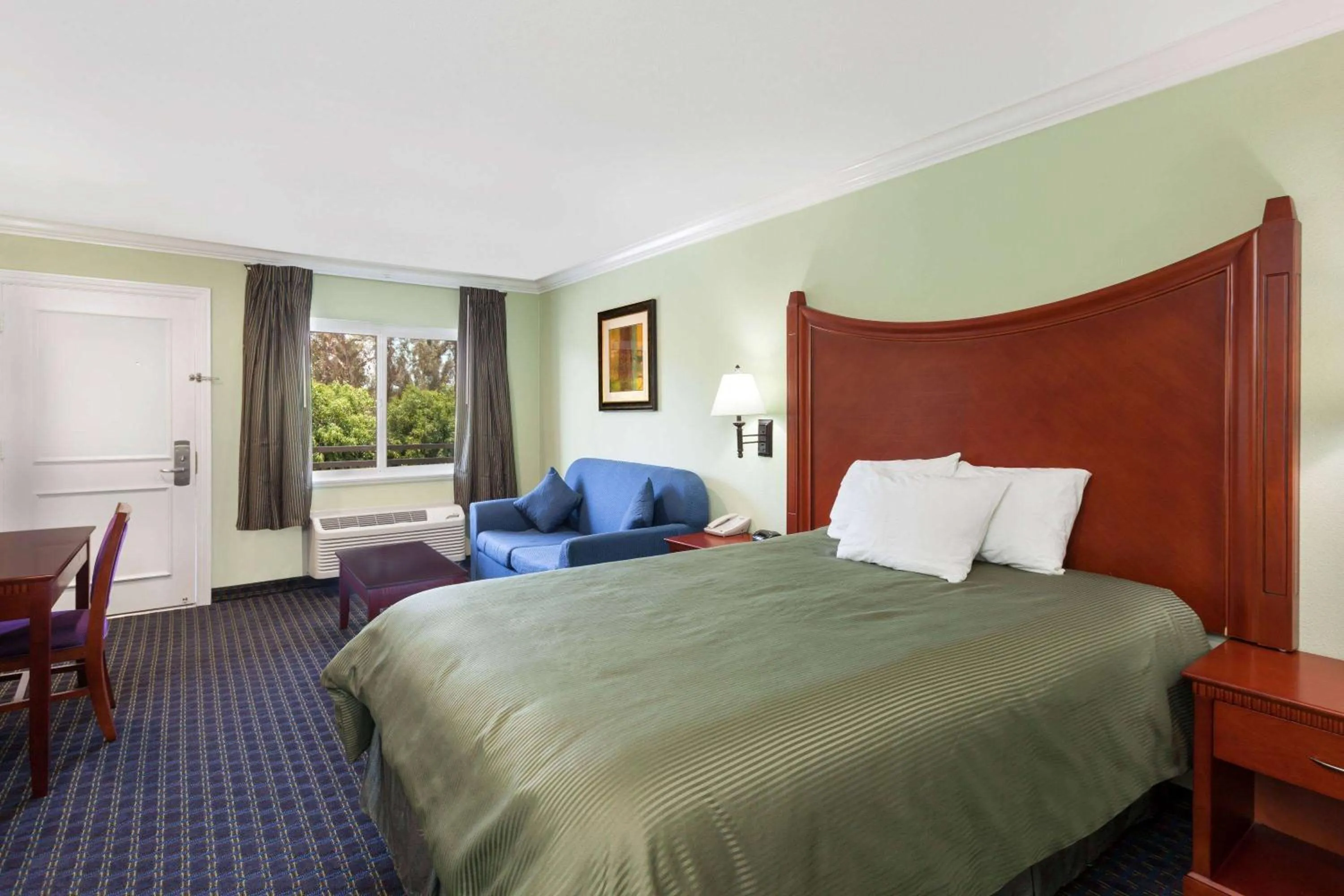 Photo of the whole room in Travelodge by Wyndham Orange County Airport/ Costa Mesa