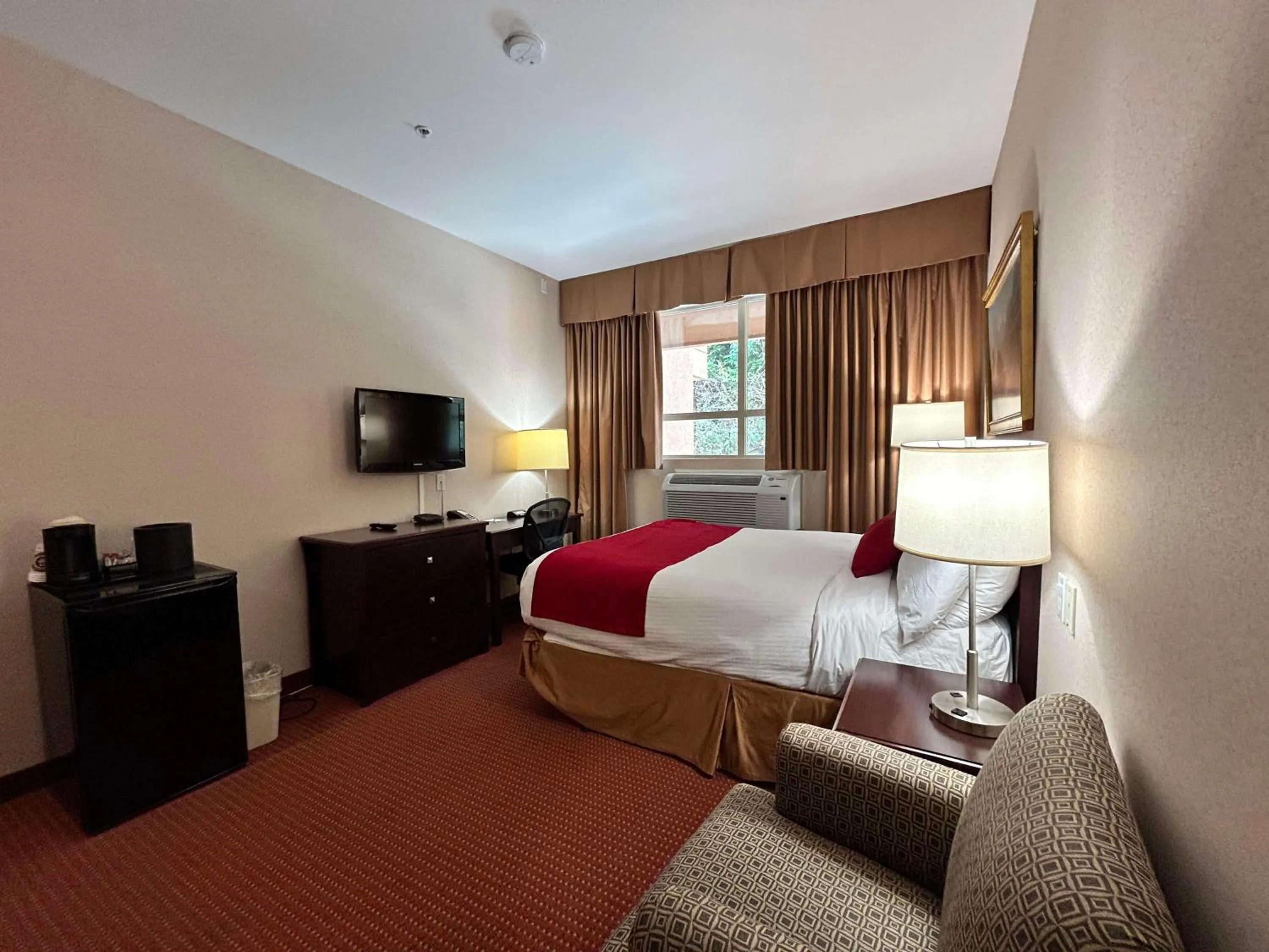 Bedroom, Bed in SureStay by Best Western Richmond Vancouver Airport