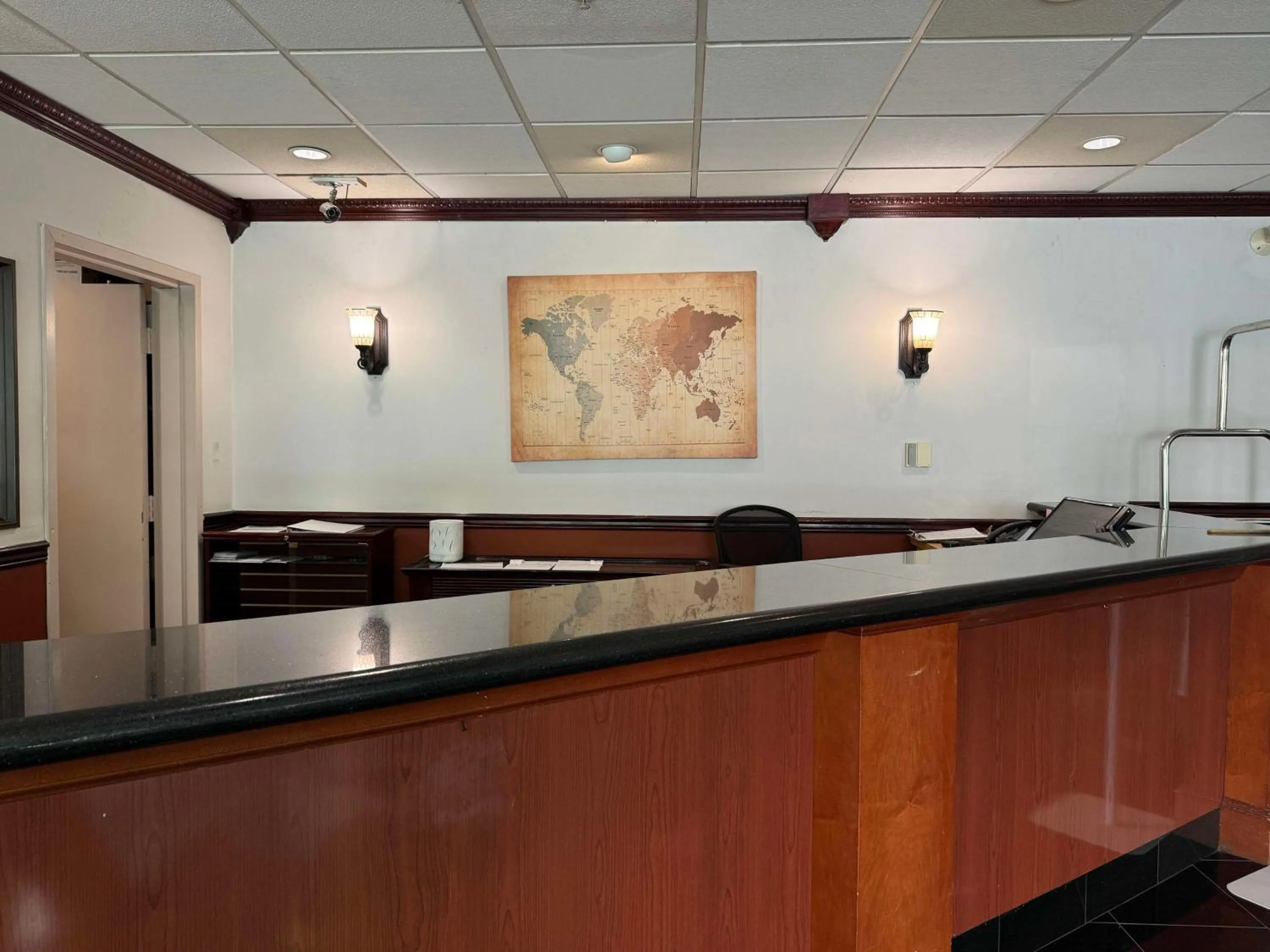 Lobby or reception in SureStay by Best Western Richmond Vancouver Airport
