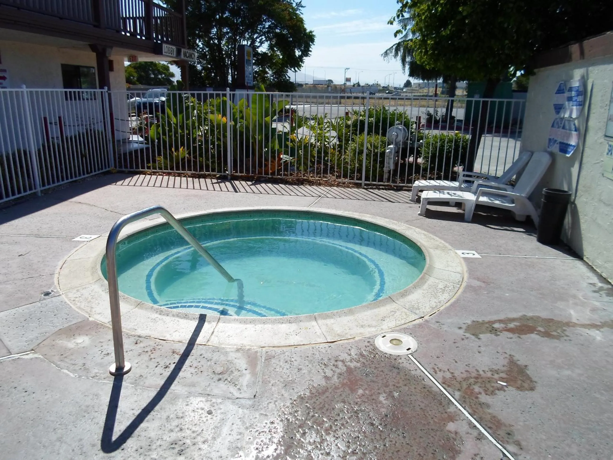 Area and facilities in EZ 8 Motel Newark