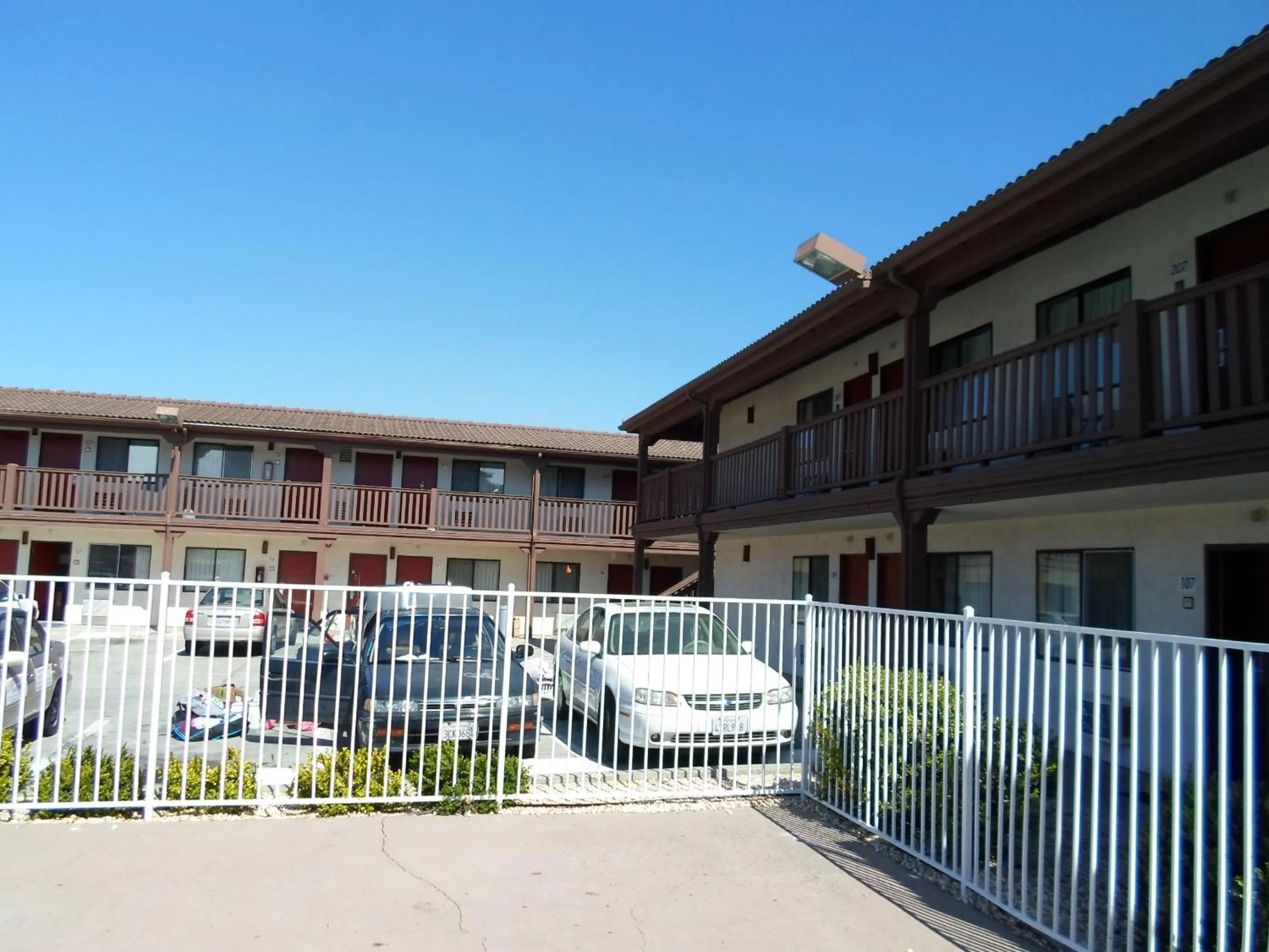 Facade/entrance in EZ 8 Motel Newark