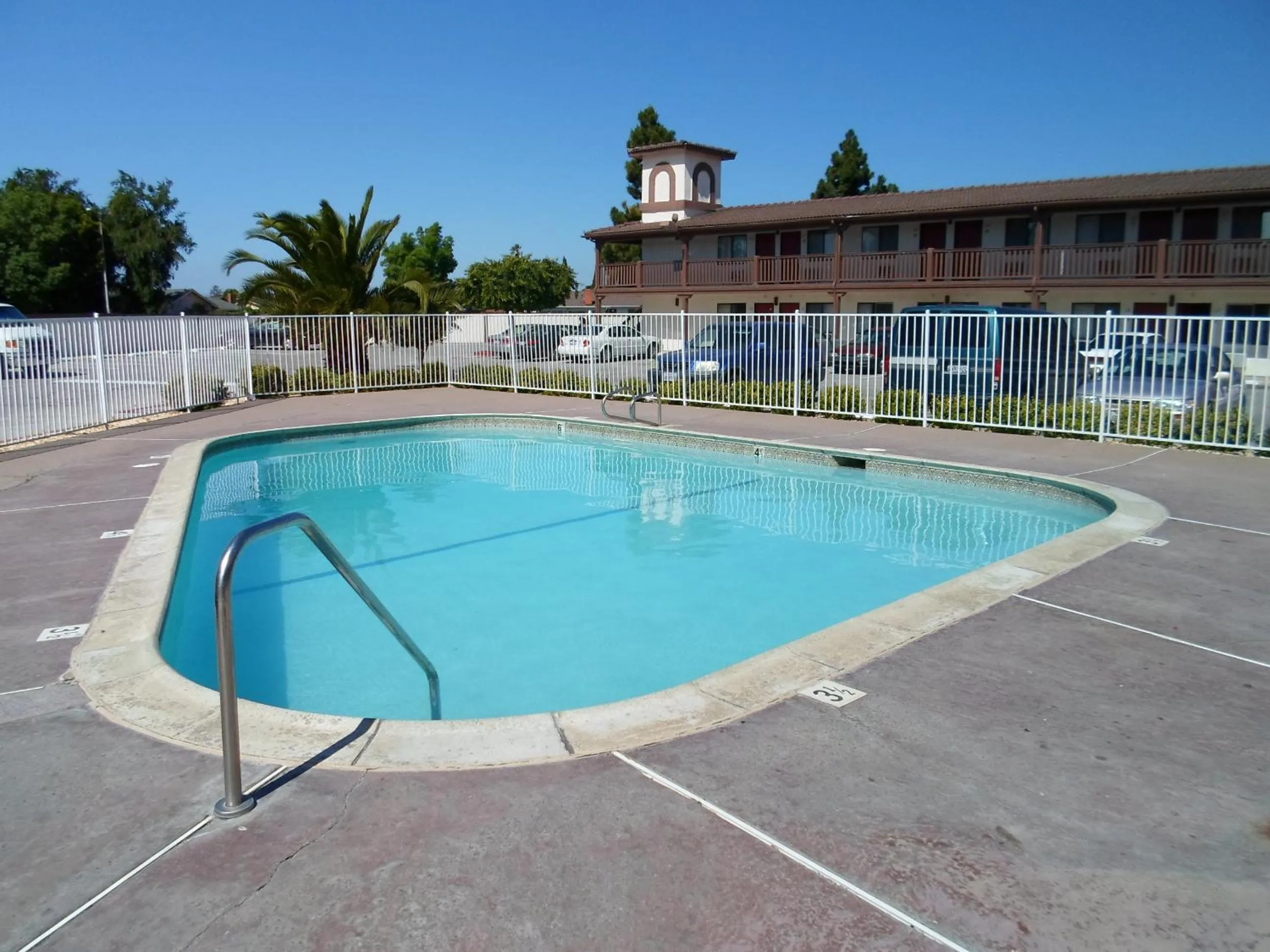 Area and facilities in EZ 8 Motel Newark