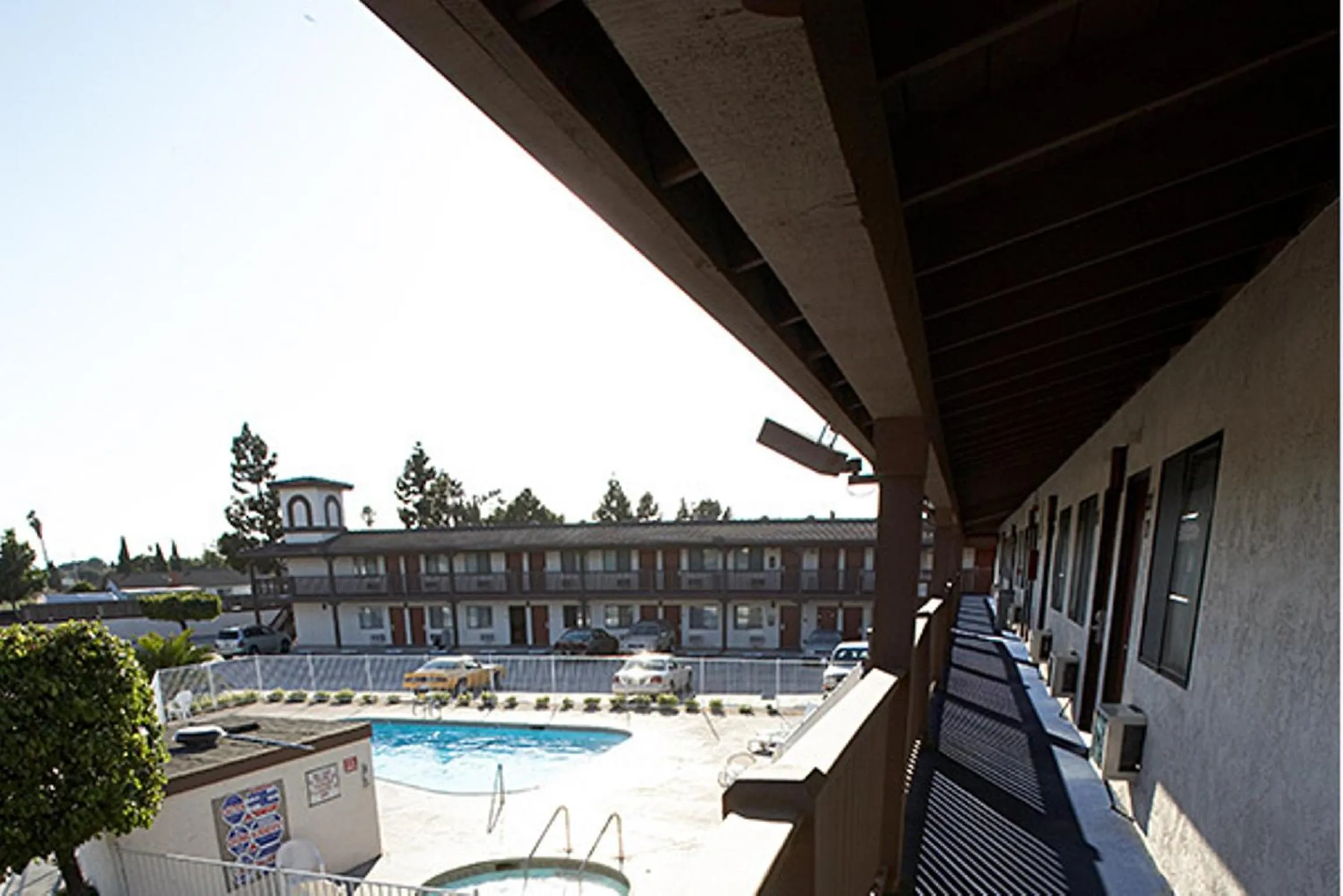 Decorative detail in EZ 8 Motel Newark