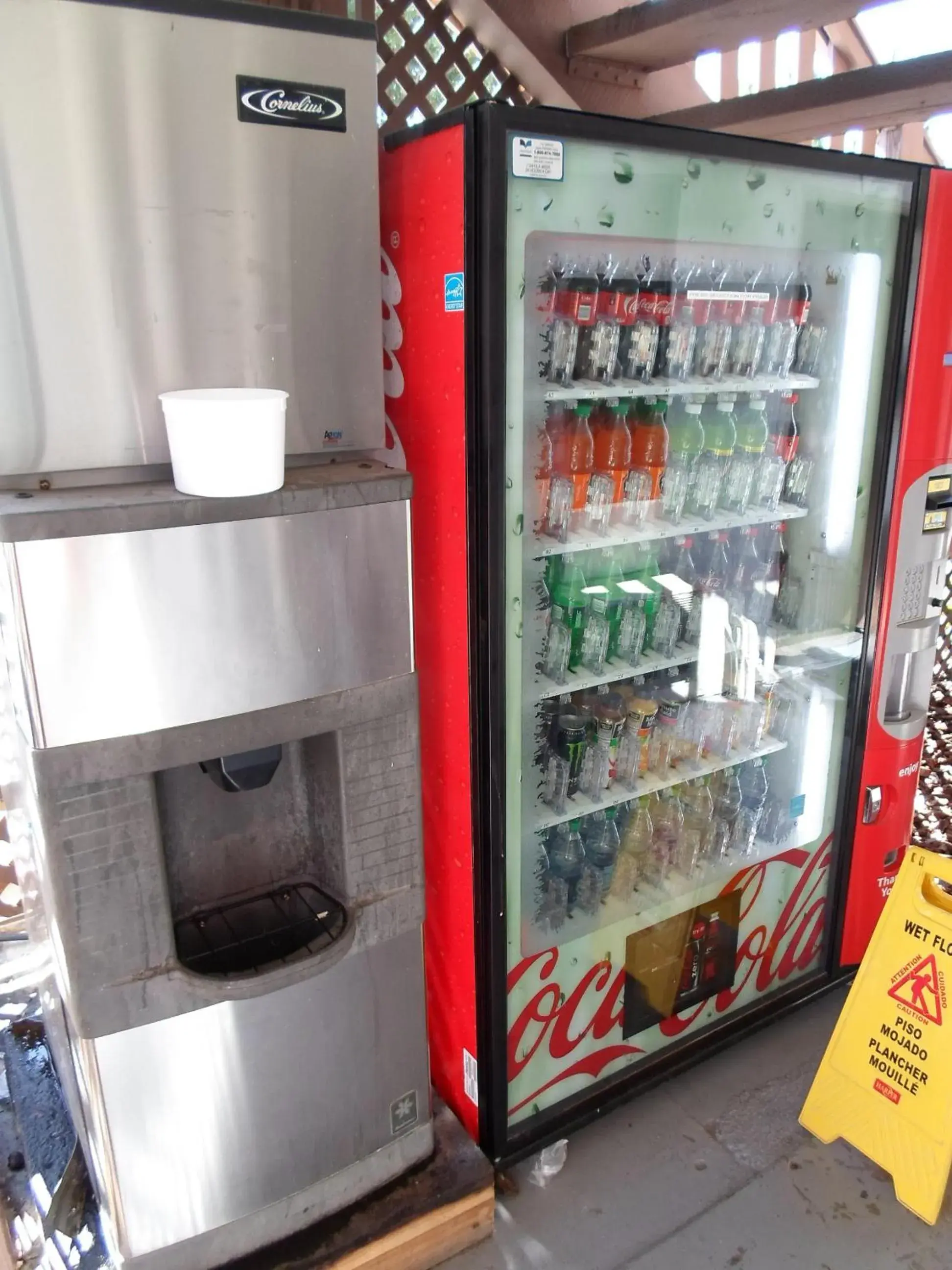 Food and drinks in EZ 8 Motel Newark Food and drinks in EZ 8 Motel Newark