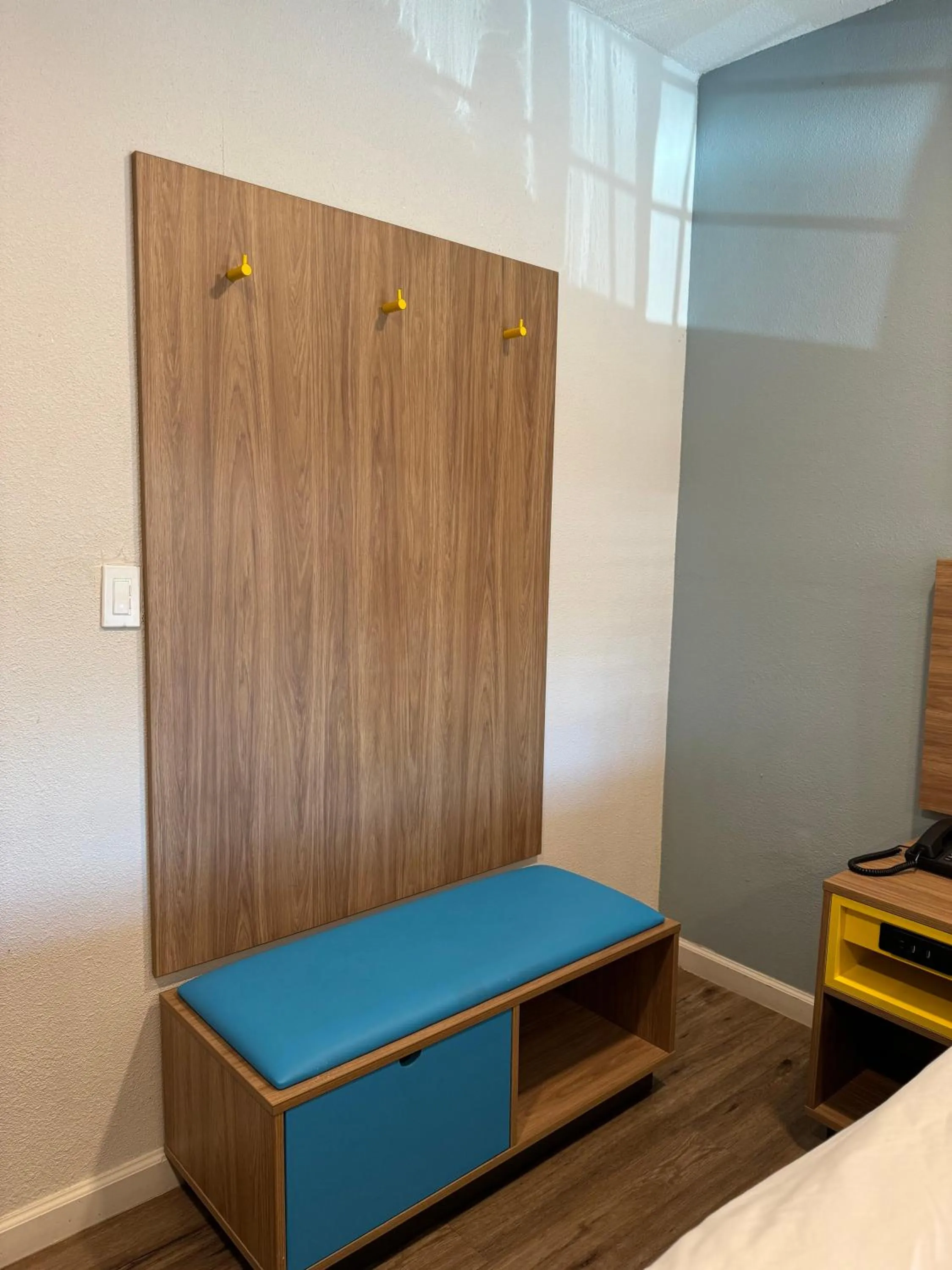 furniture, Bed in Rosedale Inn Bakersfield