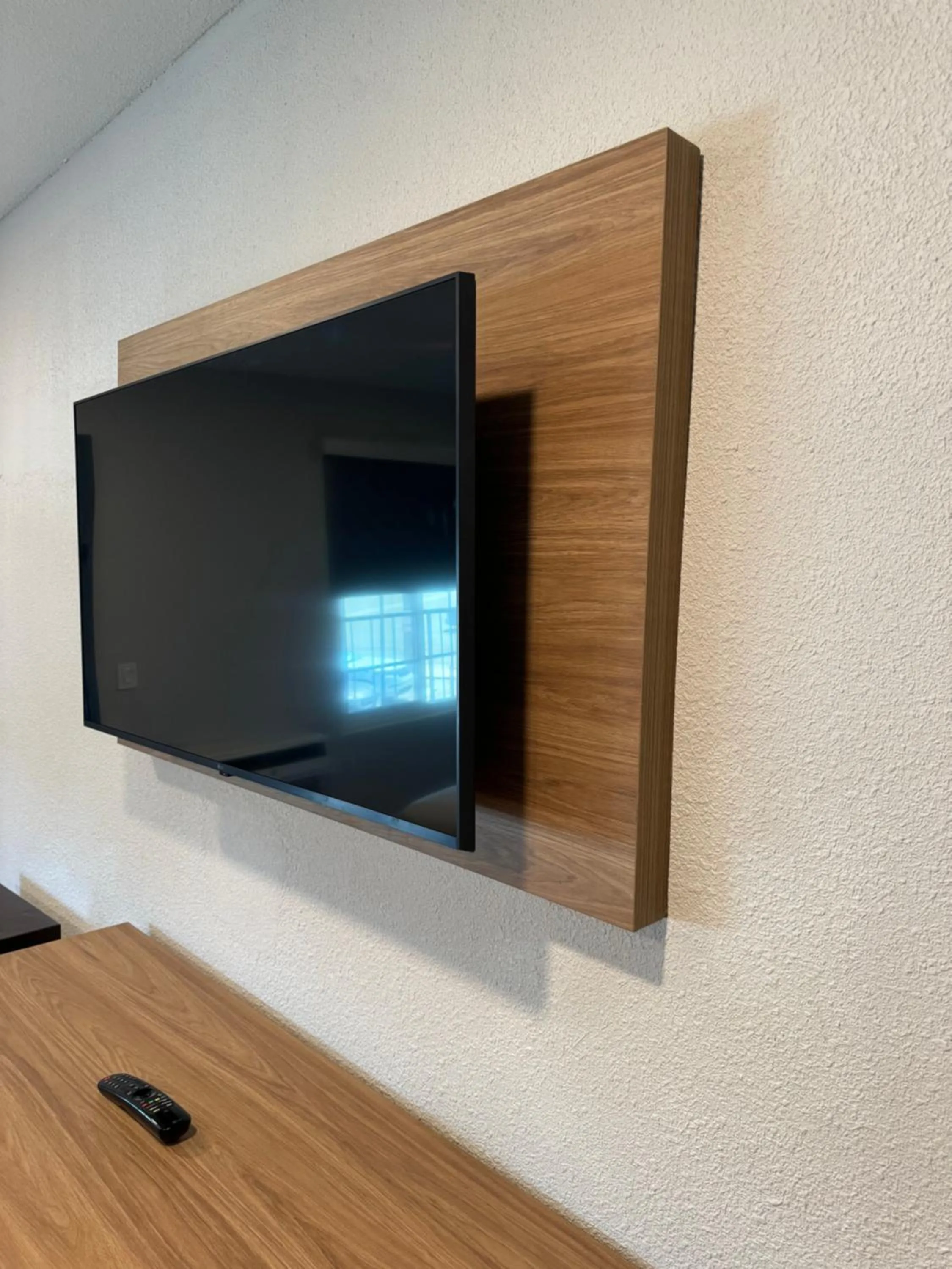 TV and multimedia in Rosedale Inn Bakersfield