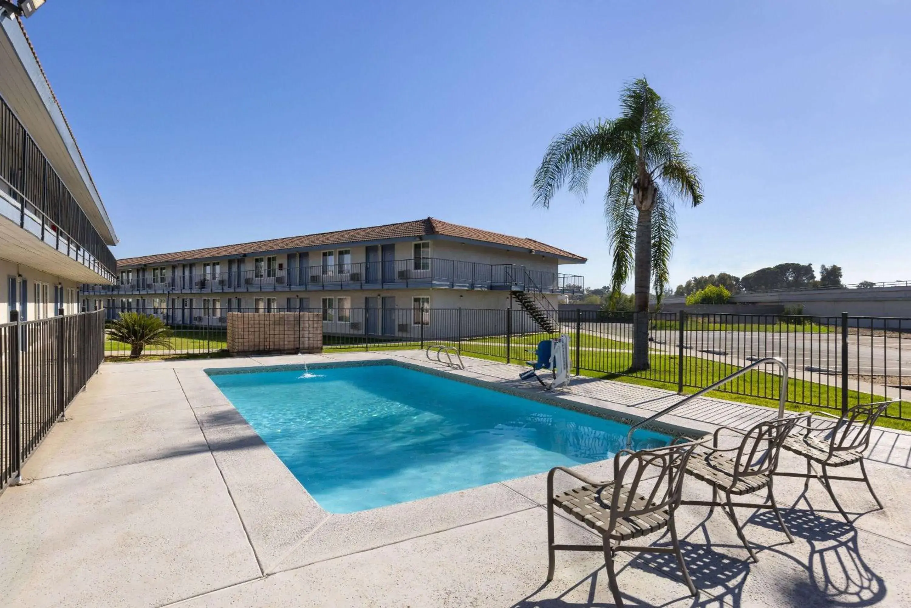 Swimming pool in Days-Inn by Wyndham Bakersfield Swimming pool in Days-Inn by Wyndham Bakersfield