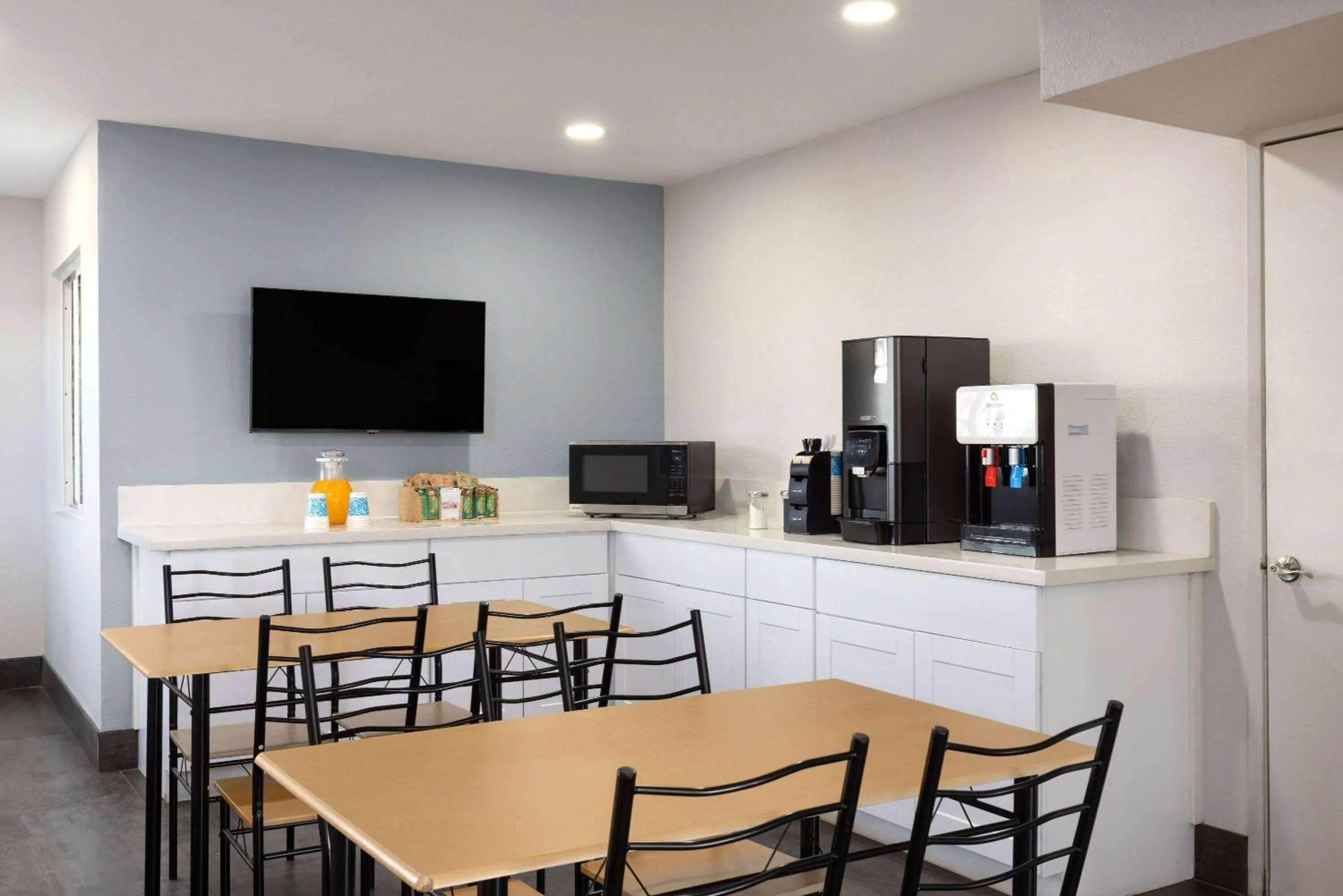 Breakfast in Days-Inn by Wyndham Bakersfield