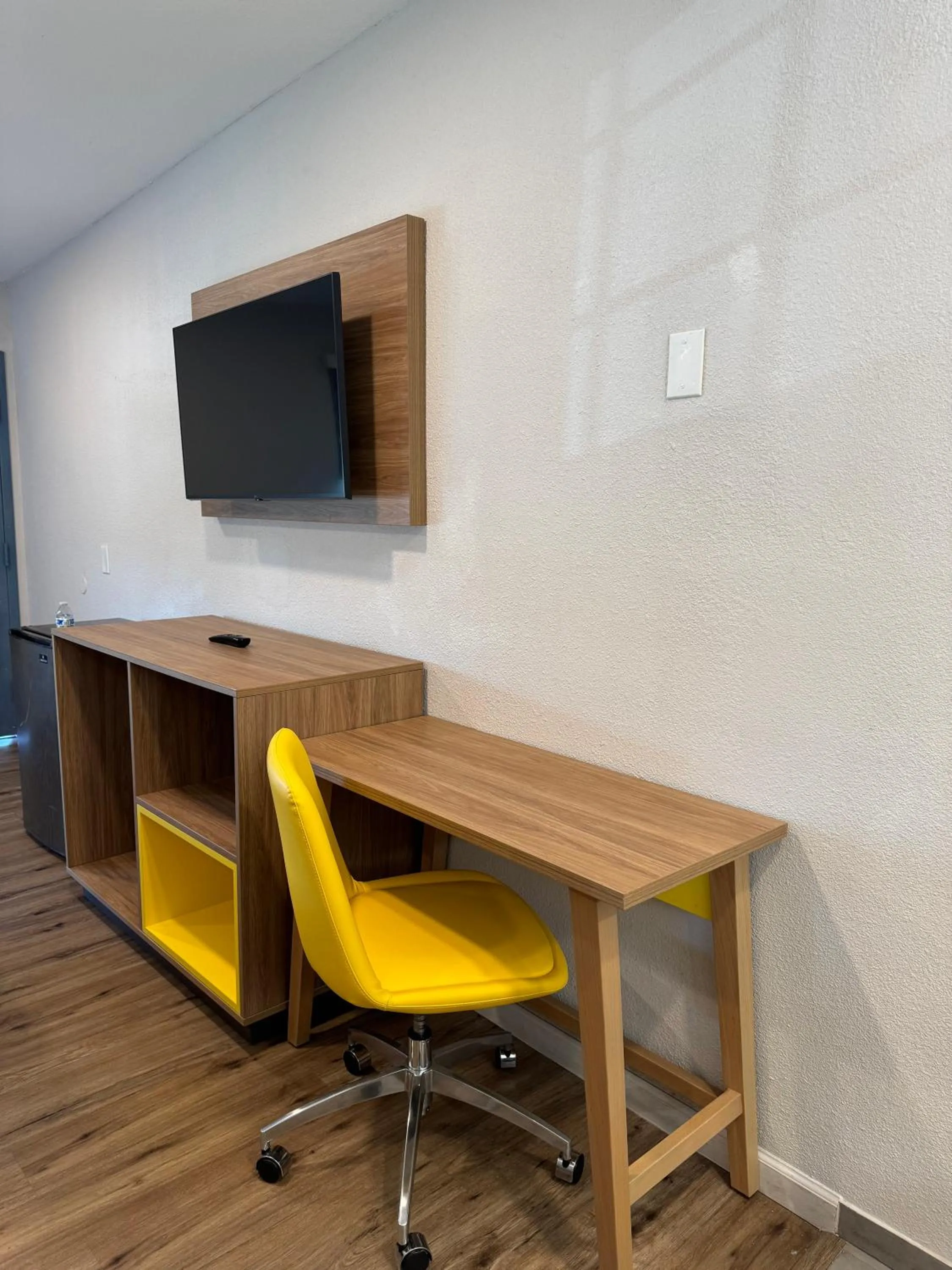 furniture in Rosedale Inn Bakersfield