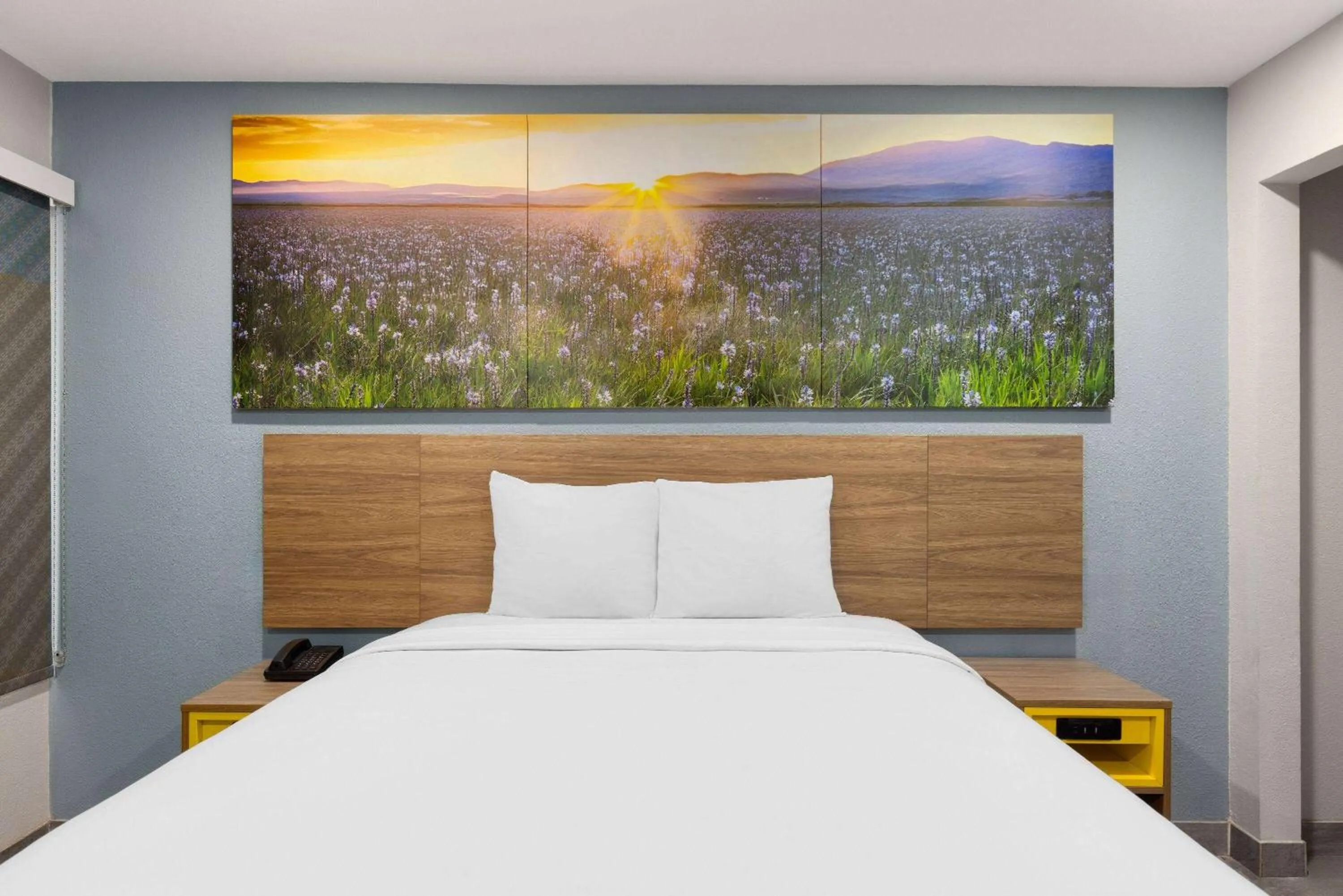 Photo of the whole room, Bed in Days-Inn by Wyndham Bakersfield