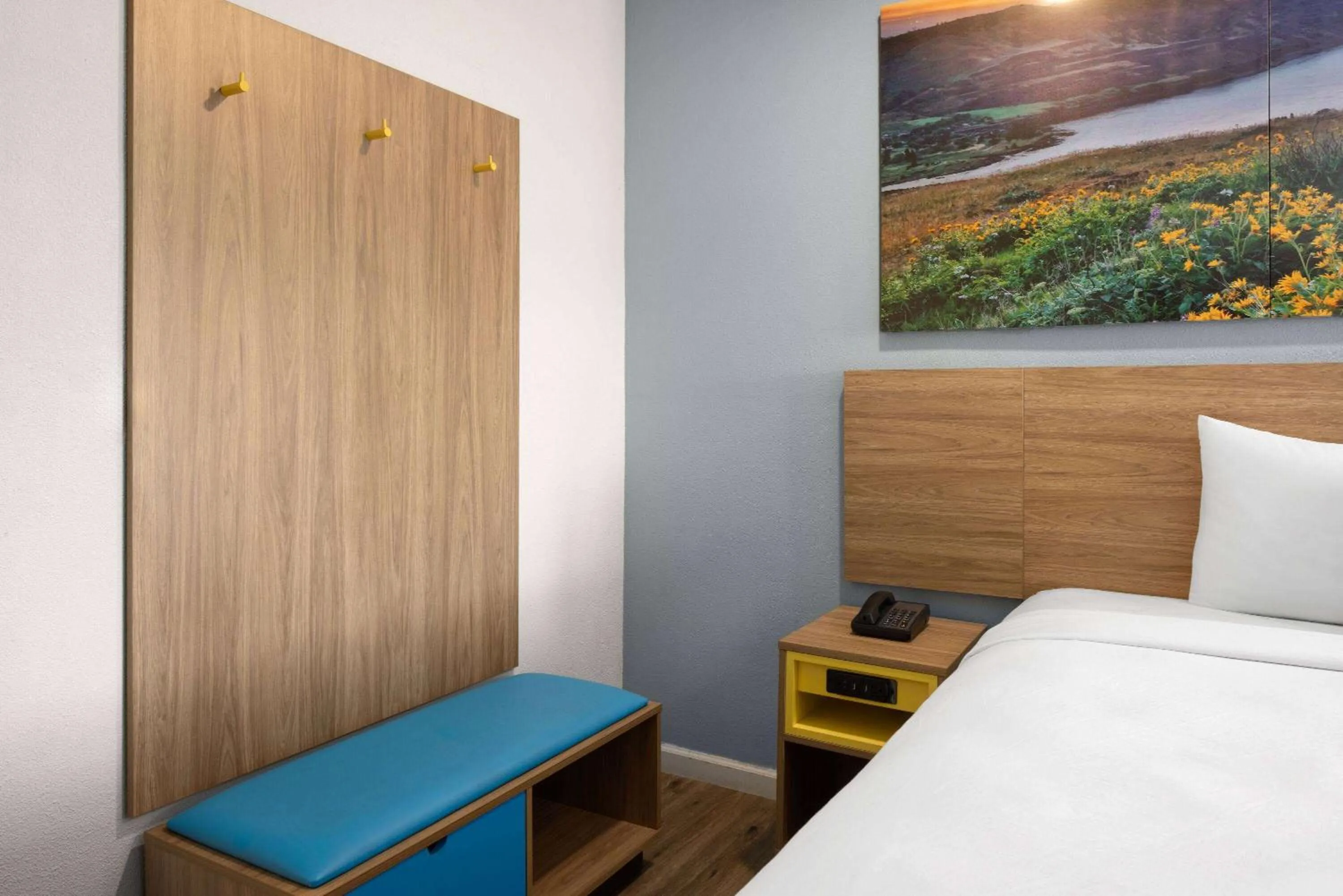 Photo of the whole room, Bed in Days-Inn by Wyndham Bakersfield