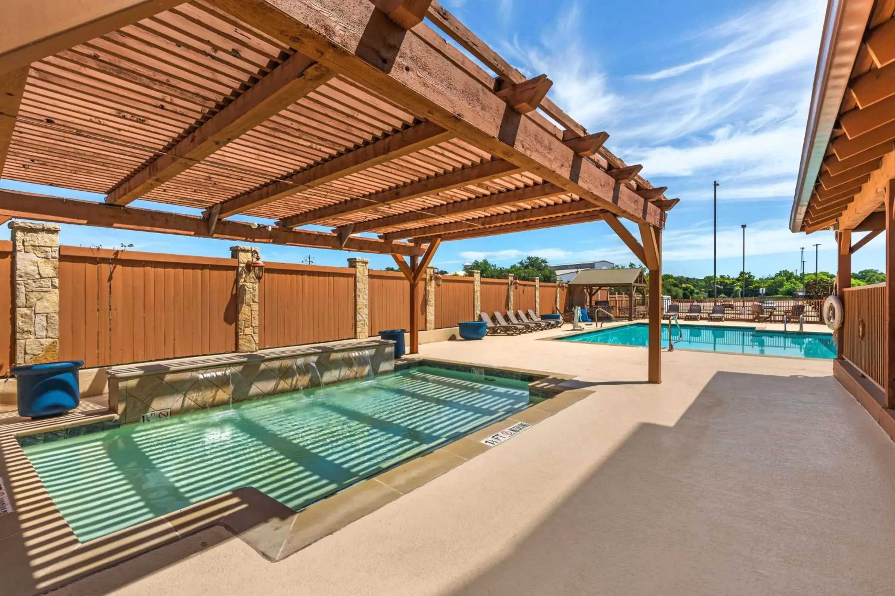 Pool view in Best Western Dinosaur Valley Inn & Suites Pool view in Best Western Dinosaur Valley Inn & Suites