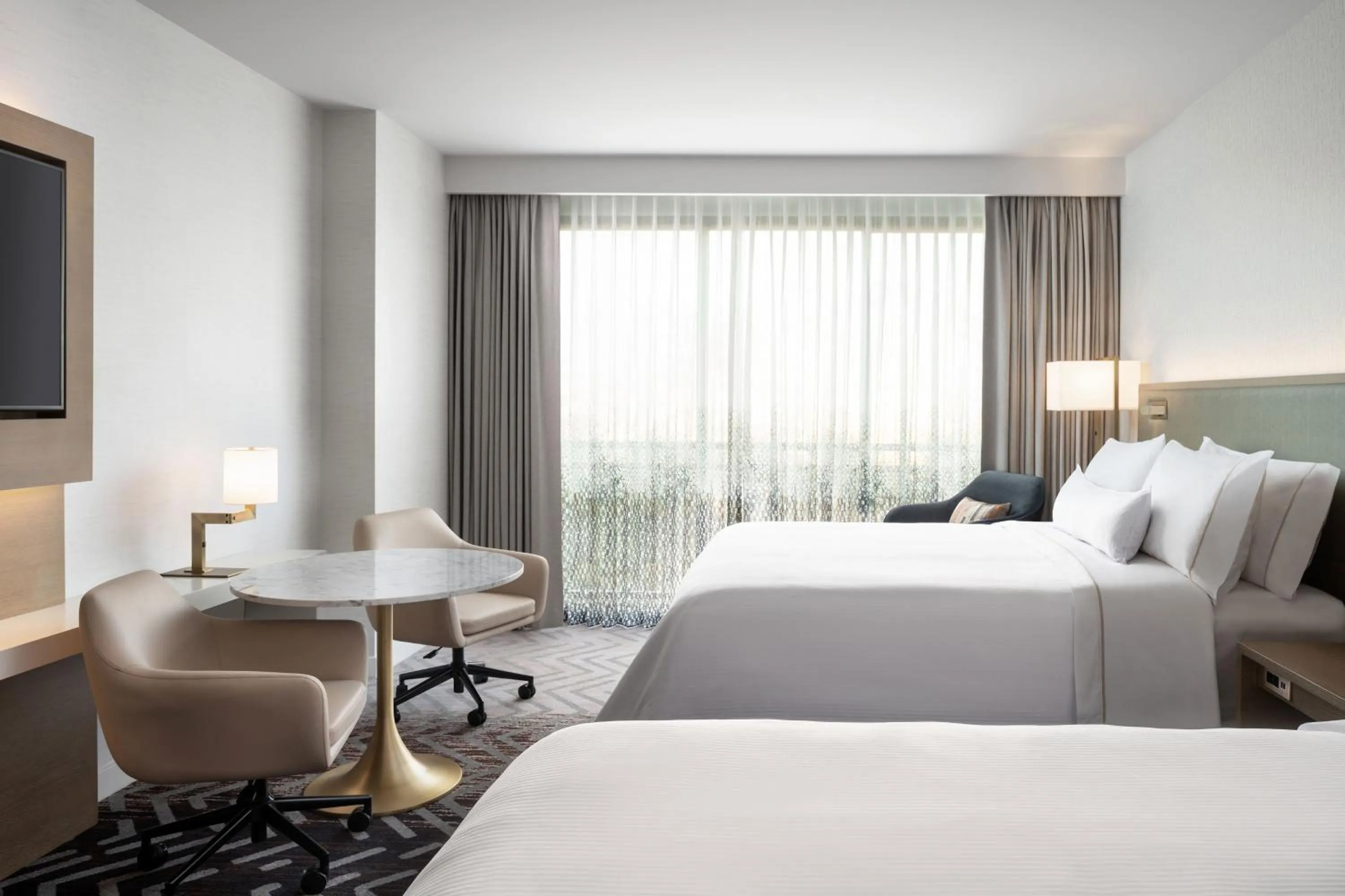 Photo of the whole room, Bed in The Westin Anaheim Resort