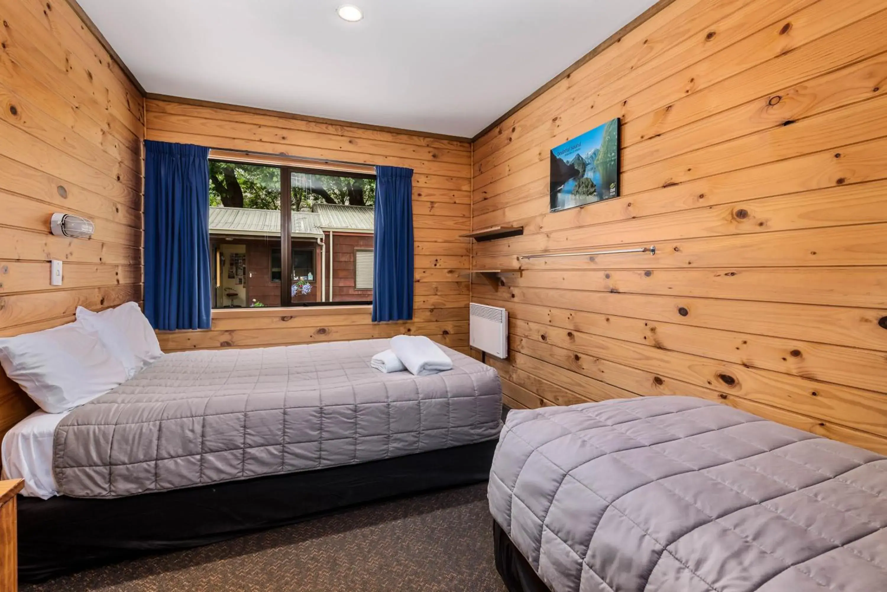 Twin Room with Shared Bathroom in Altamont Lodge Twin Room with Shared Bathroom in Altamont Lodge