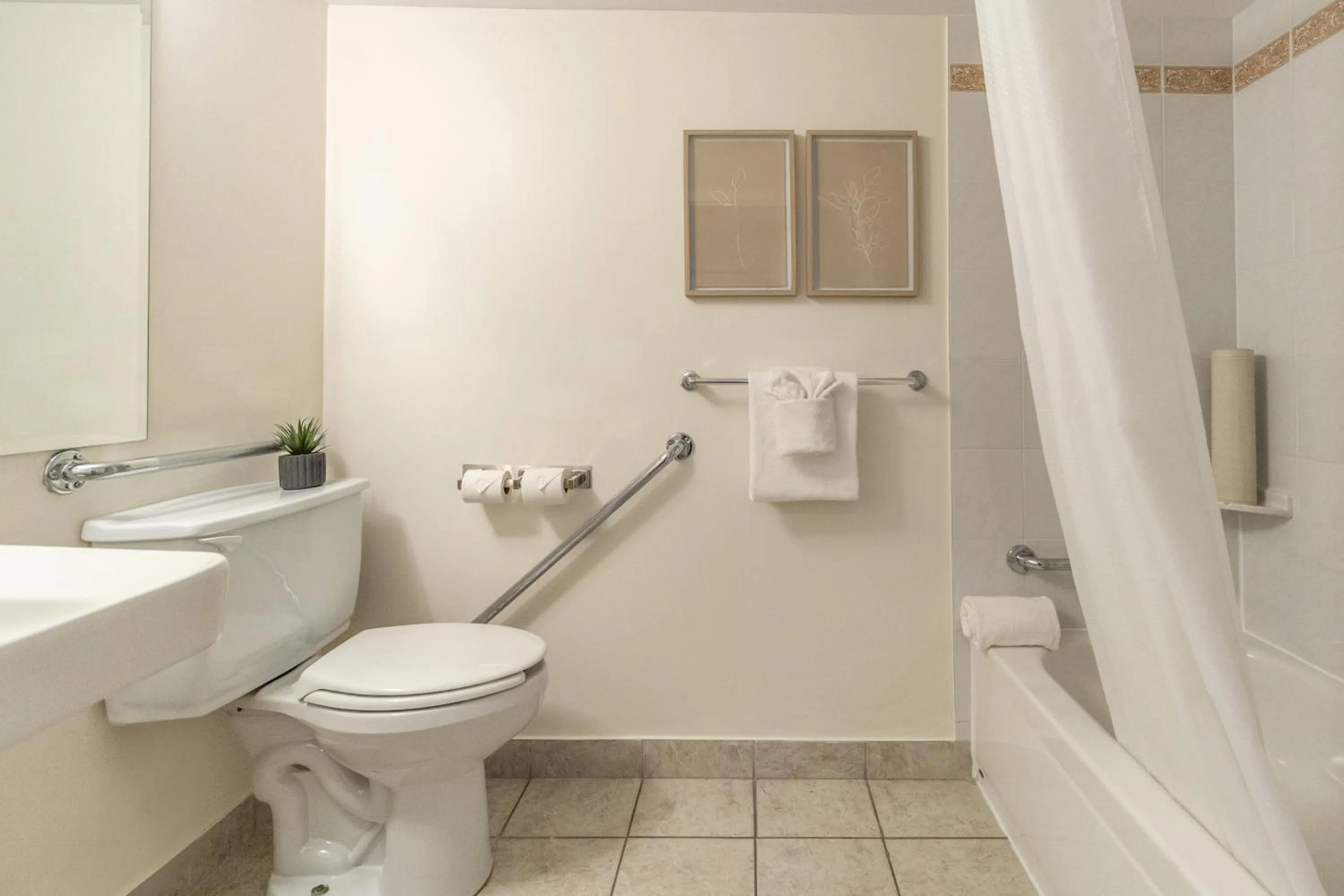 Bathroom in Hotel Faubourg Montreal Centre-Ville Downtown