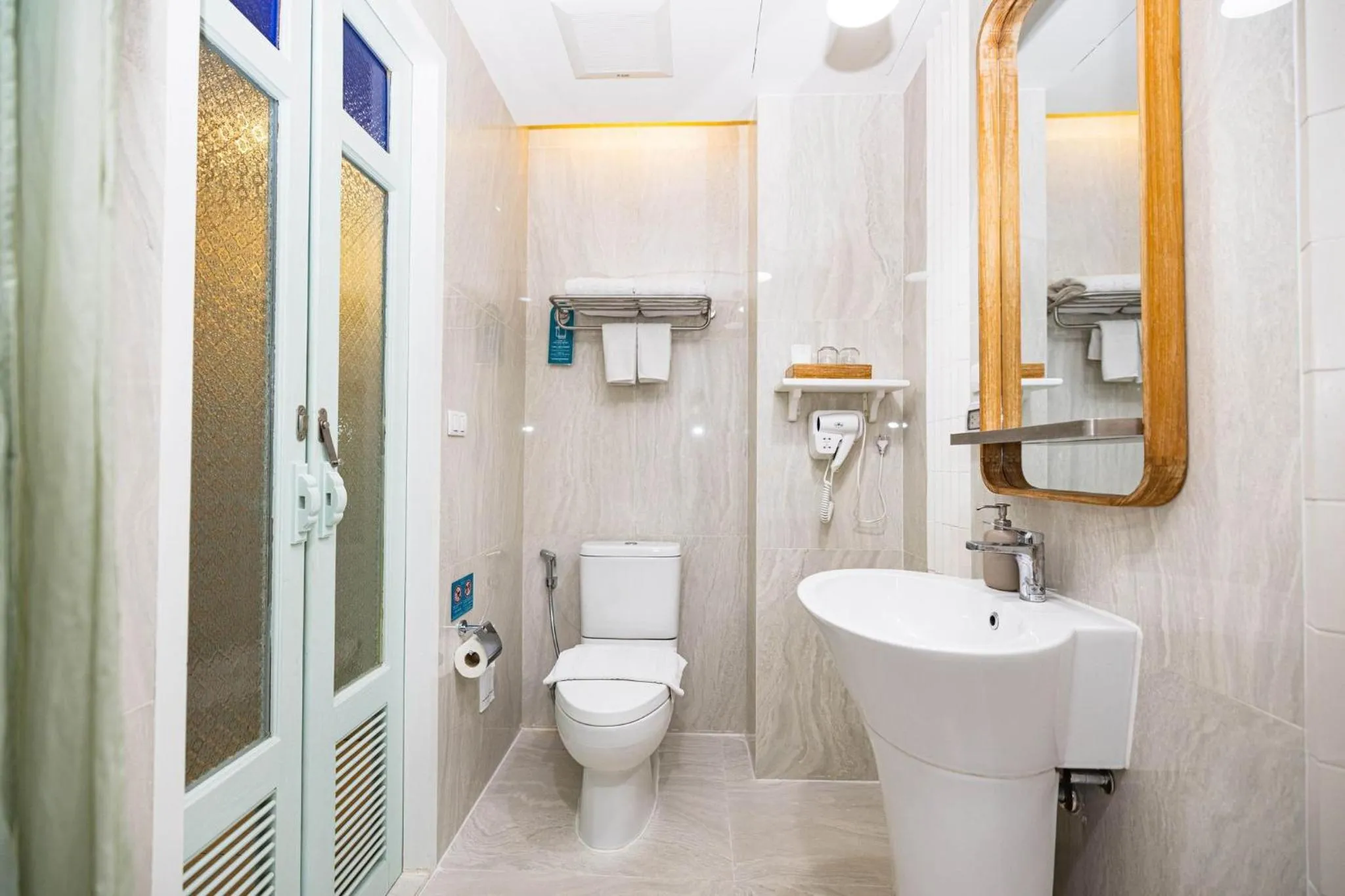 Bathroom in Pastell Oldtown Chiang Mai