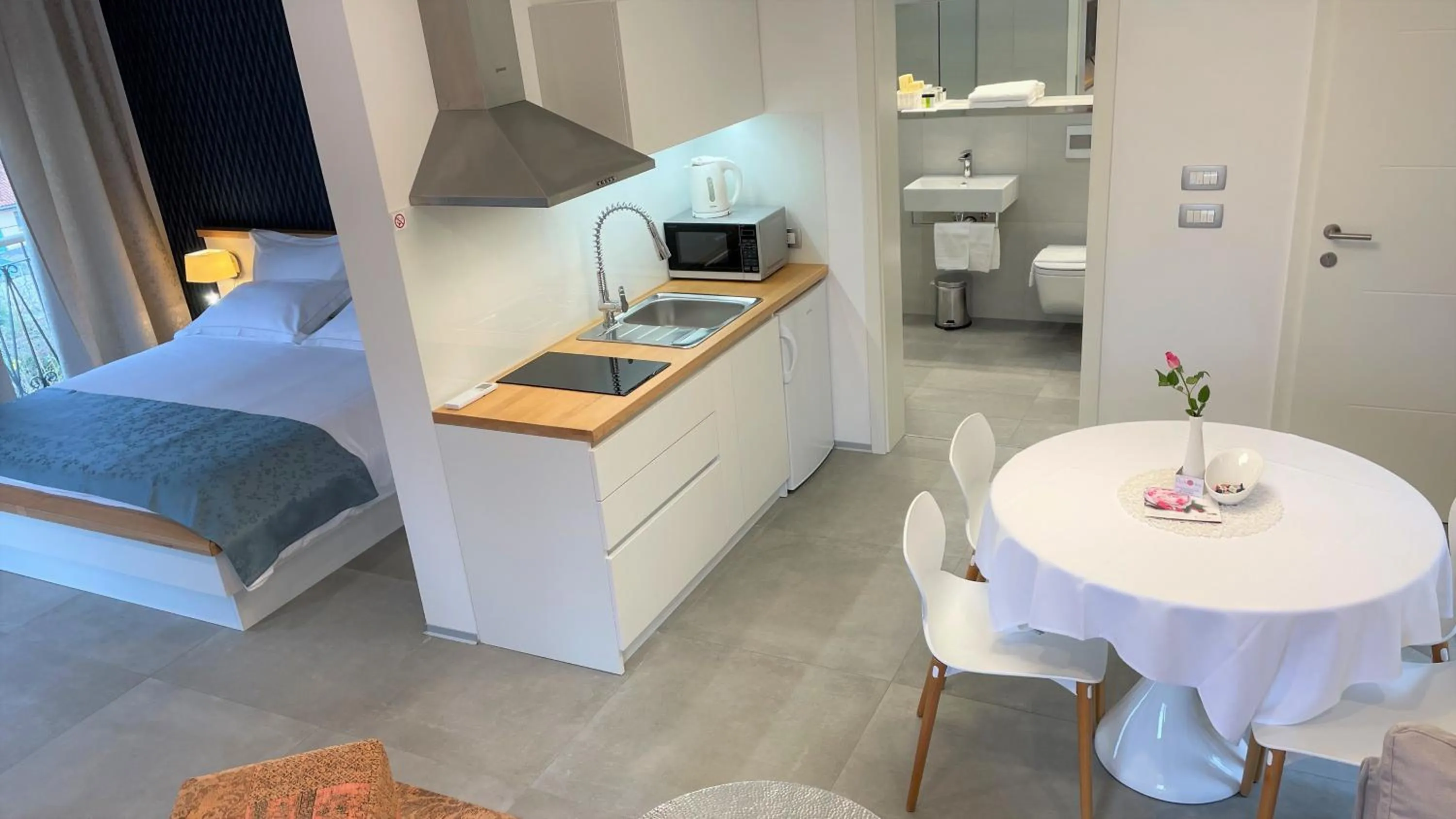 Kitchen or kitchenette, Bed in Vila Burbonka