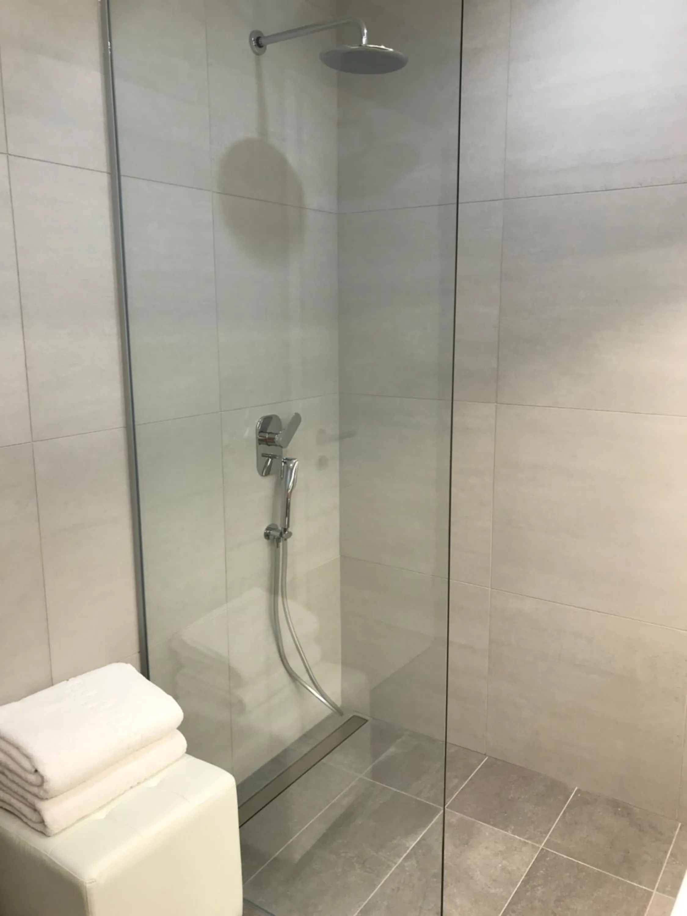 Shower in Vila Burbonka