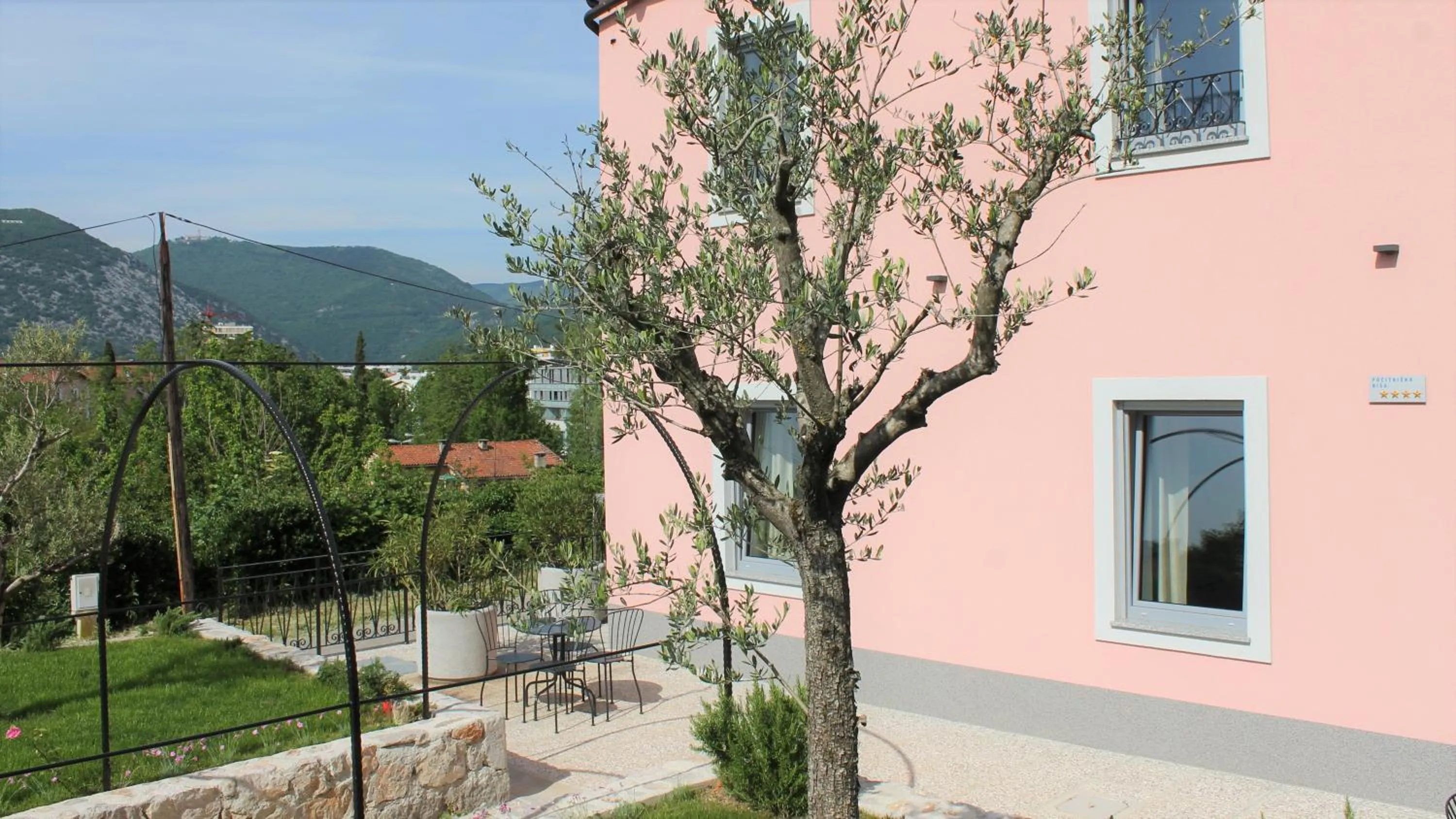 Property building in Vila Burbonka