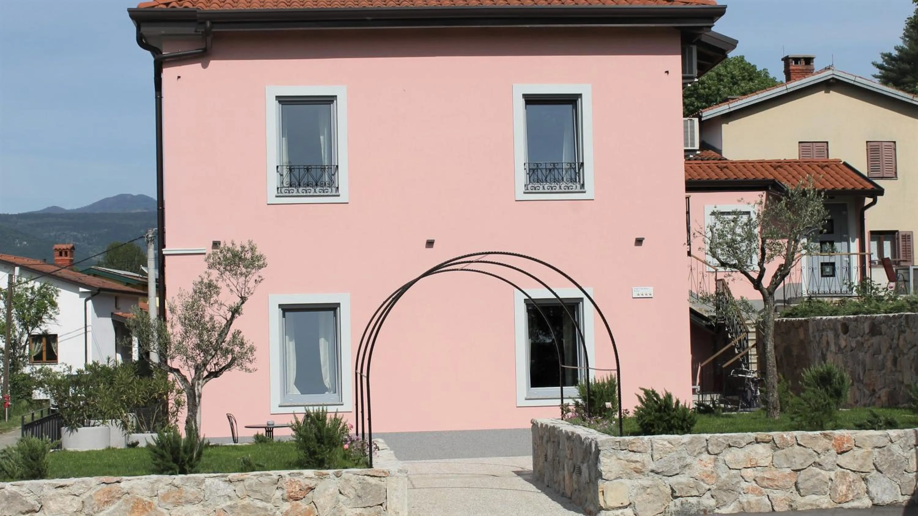 Property building in Vila Burbonka
