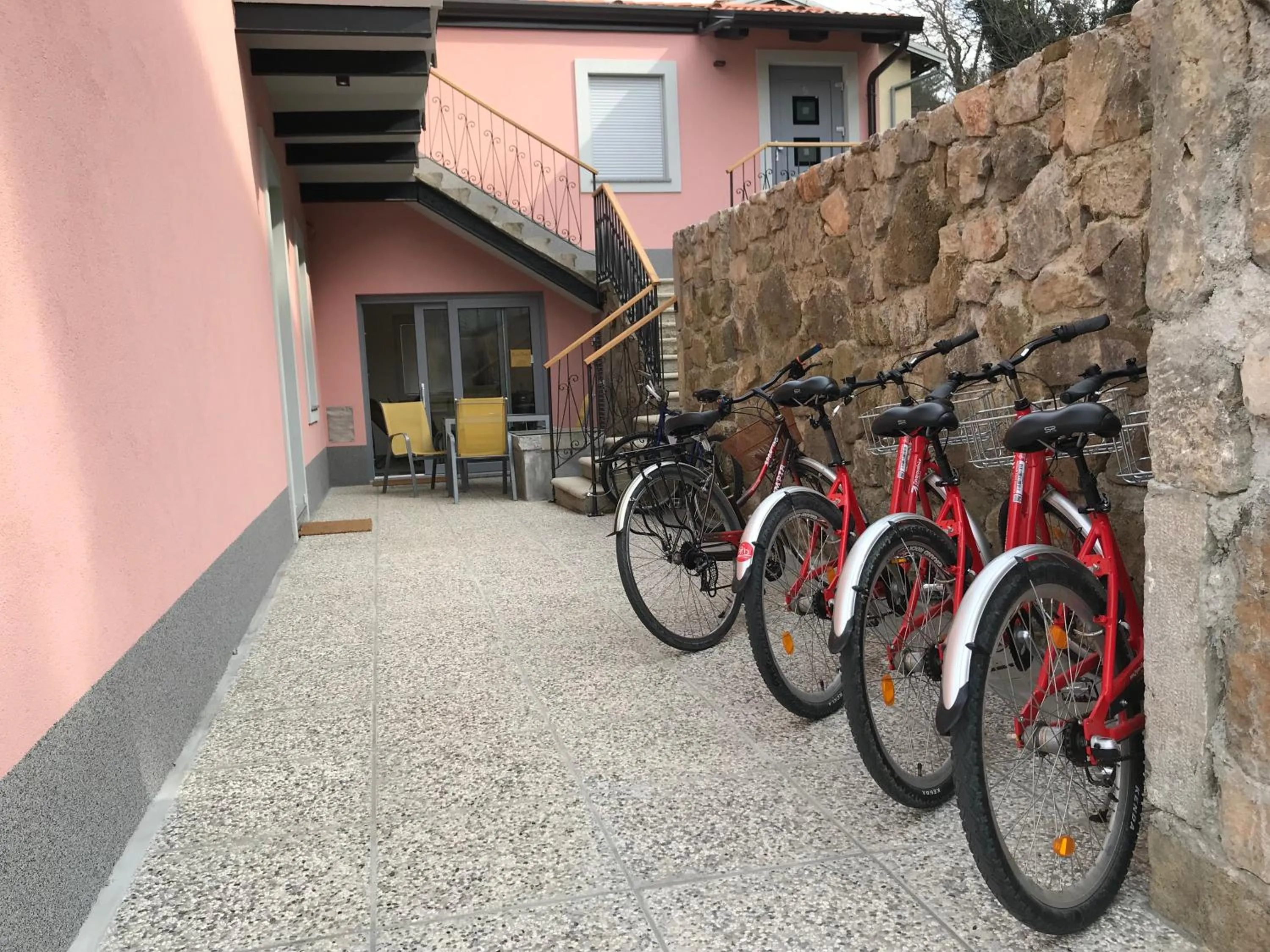 Facade/entrance in Vila Burbonka