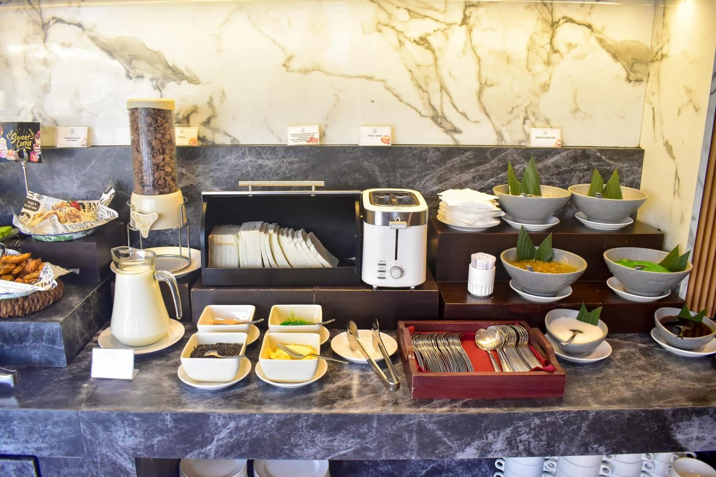 Restaurant/places to eat in Hotel 88 Embong Kenongo - Kayun By WH